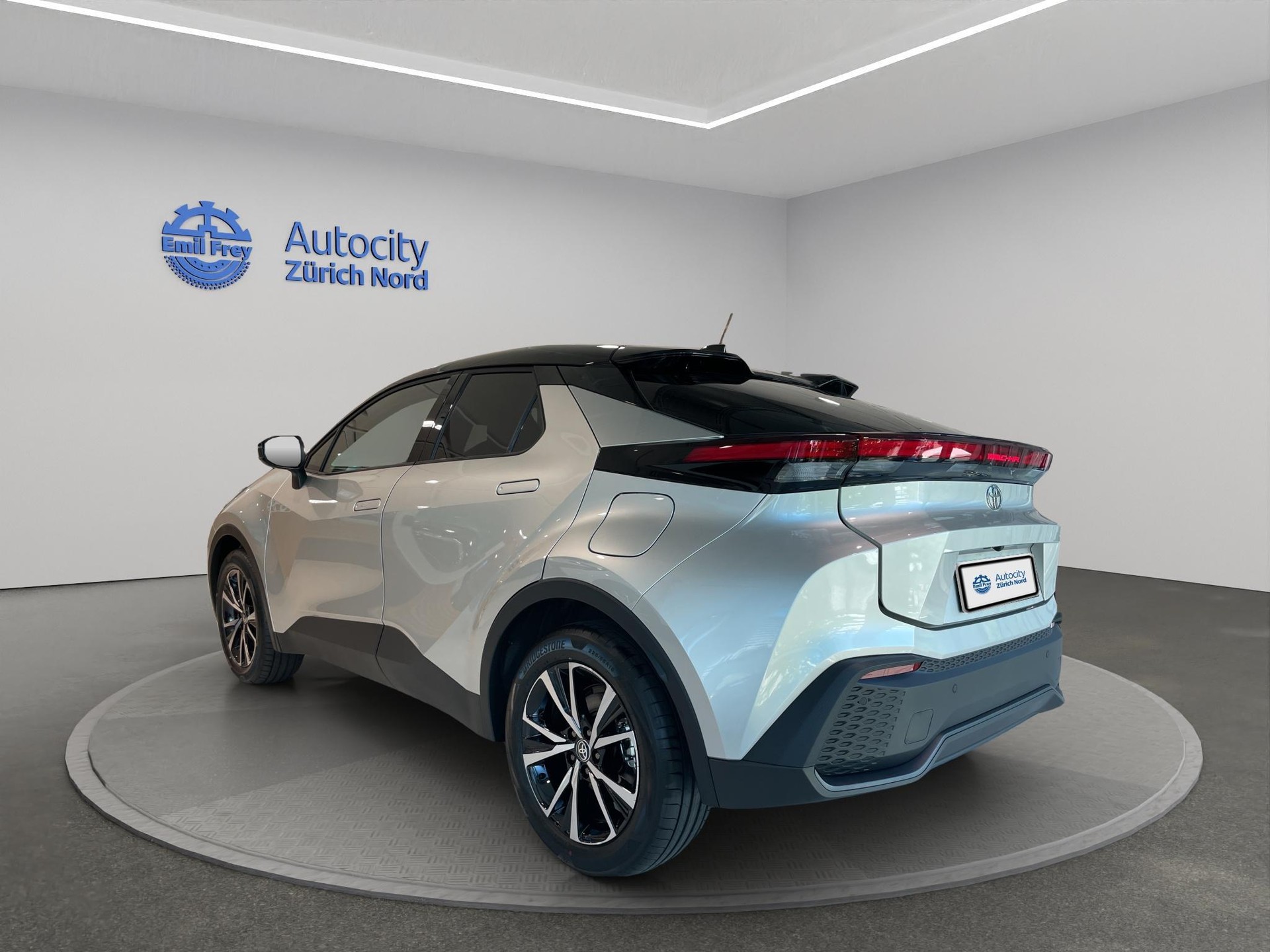 TOYOTA C-HR 2.0 PHEV Swiss Edition-image-1