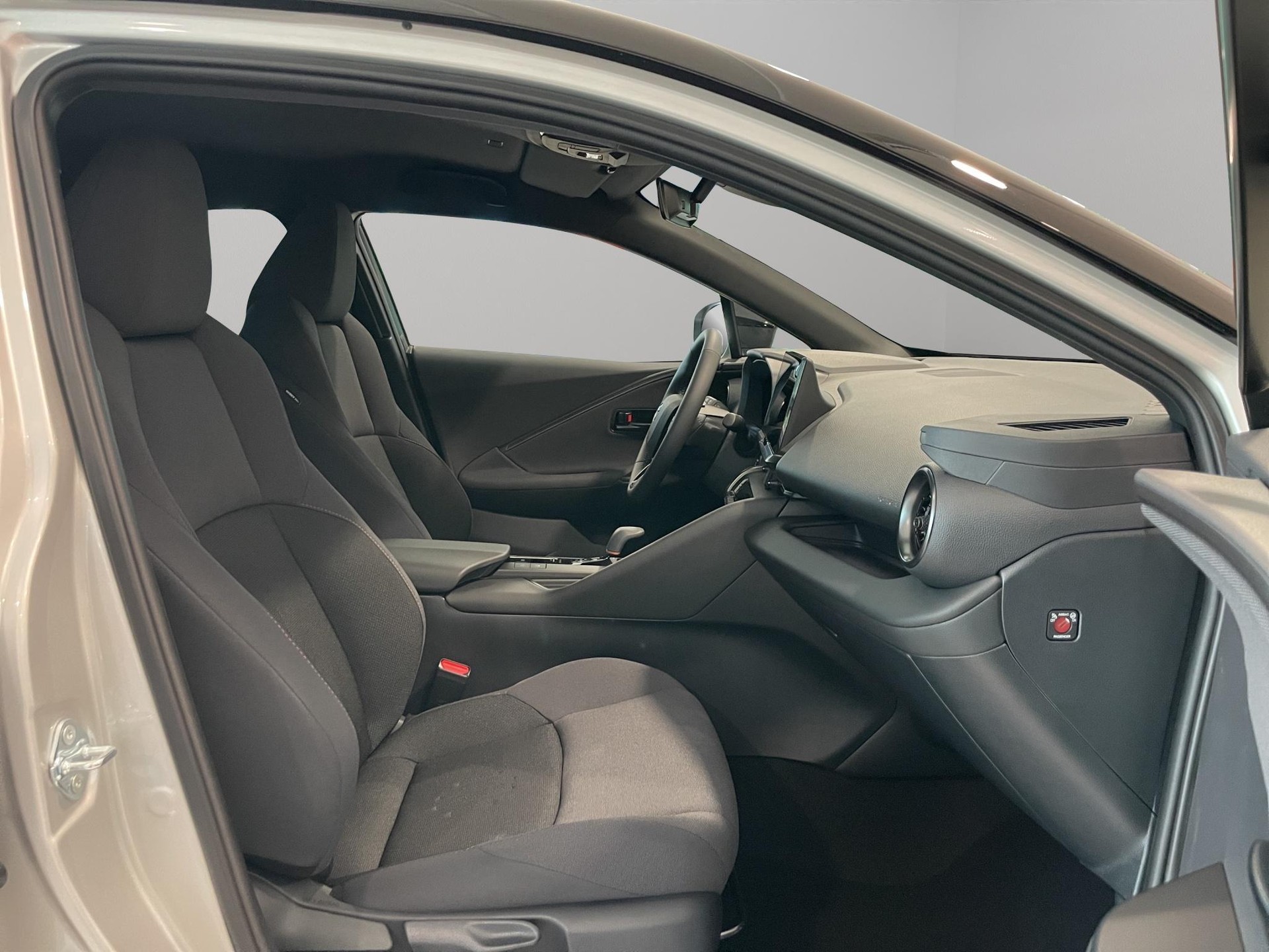 TOYOTA C-HR 2.0 PHEV Swiss Edition-image-9