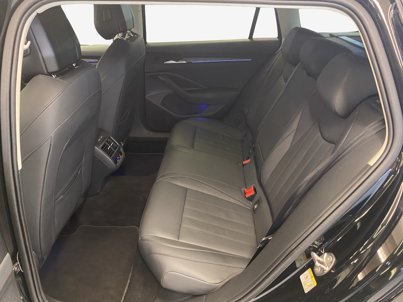 SKODA Superb Combi 1.5 TSI PHEV Selection DSG-image-11