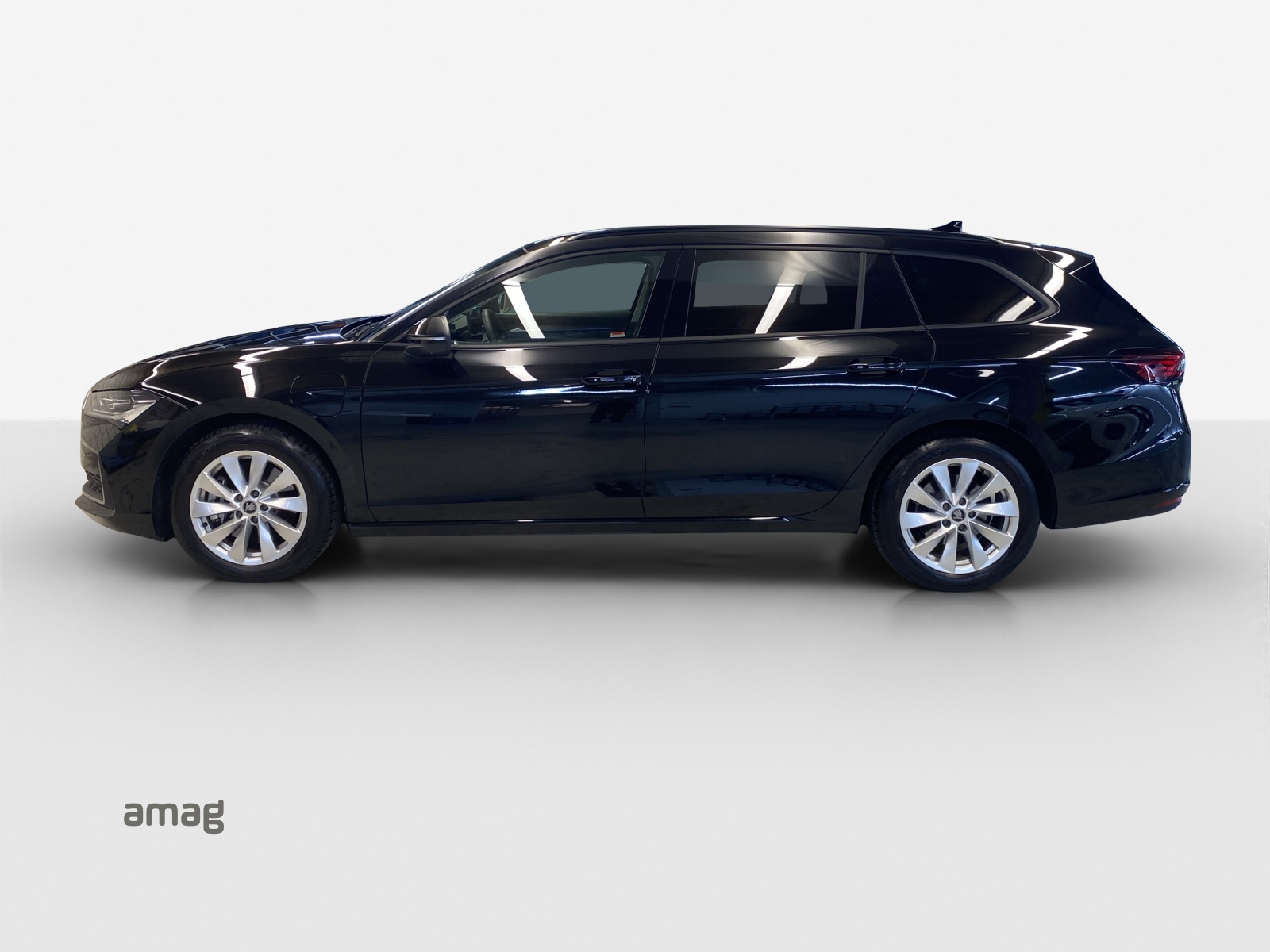 SKODA Superb Combi 1.5 TSI PHEV Selection DSG-image-1