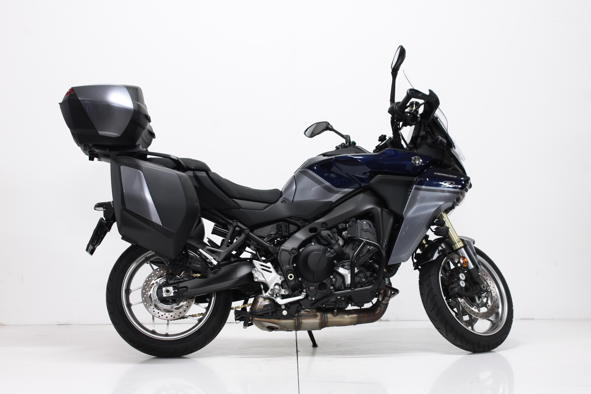 YAMAHA Tracer 9 GT+ Y-AMT-showroom-element-1