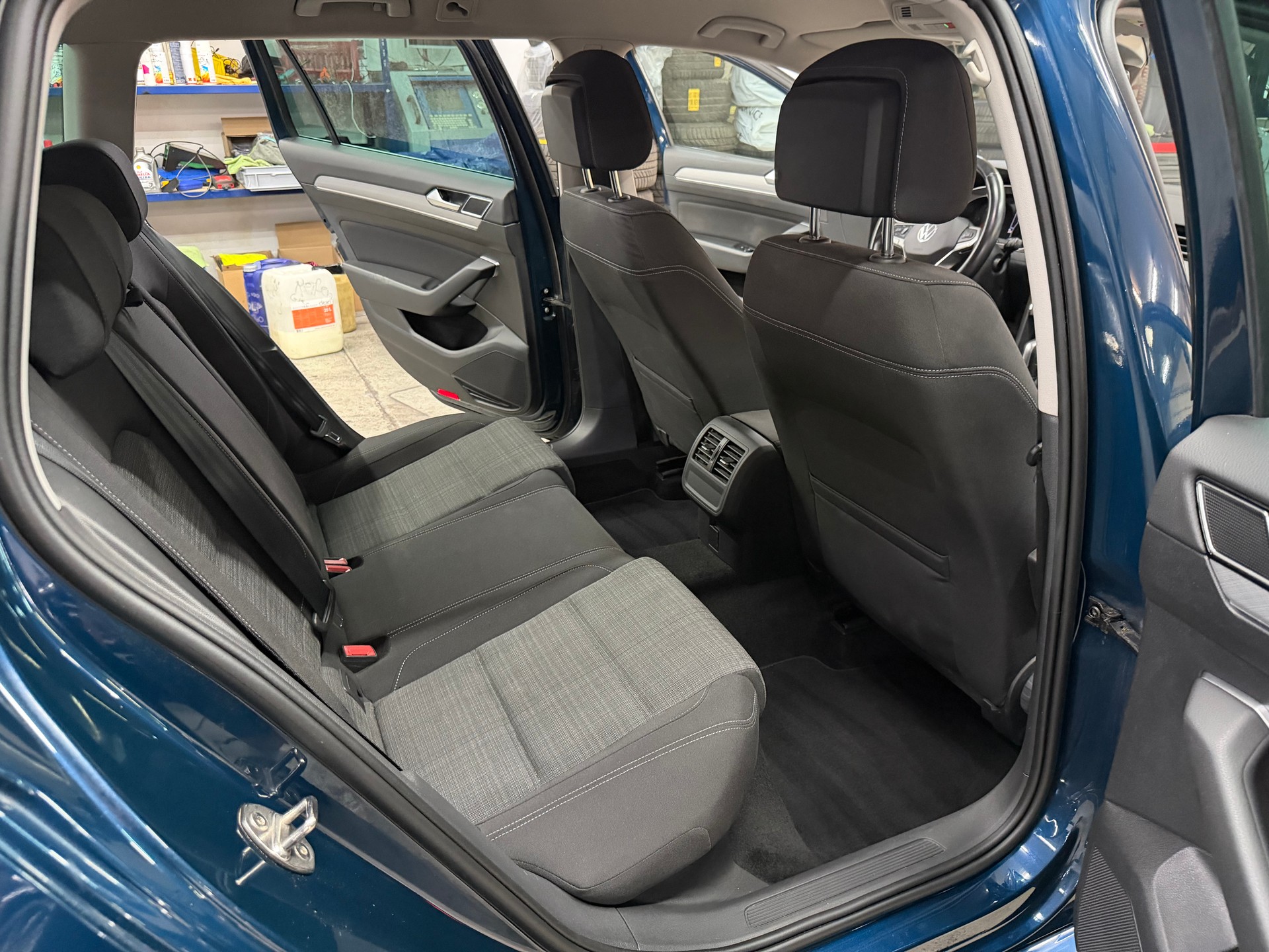 VW Passat 2.0 TDI BMT Business DSG-image-10