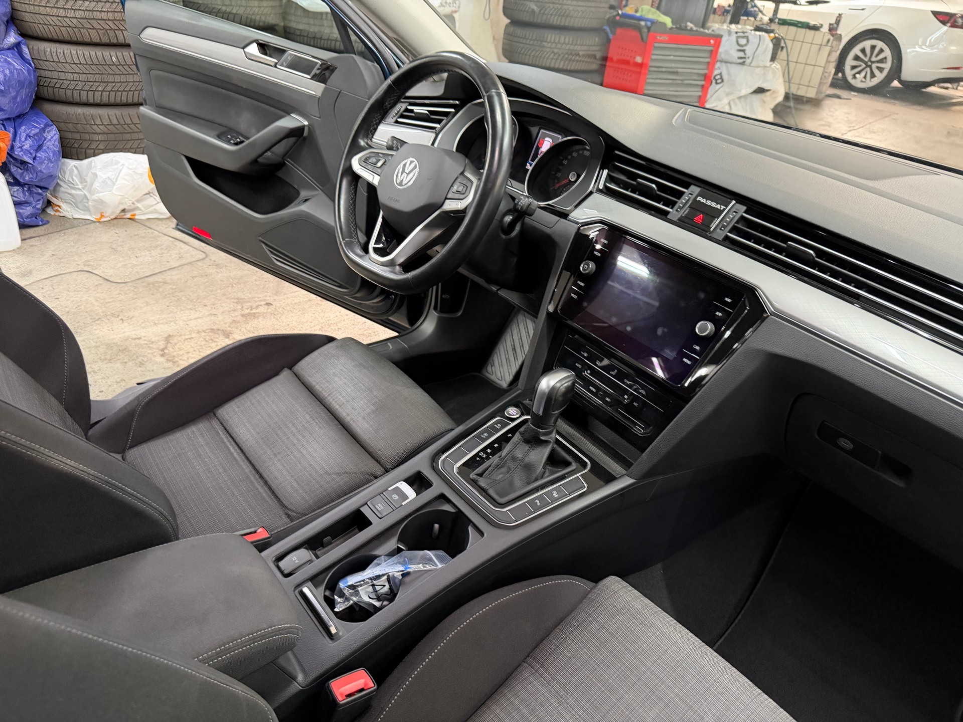 VW Passat 2.0 TDI BMT Business DSG-image-9