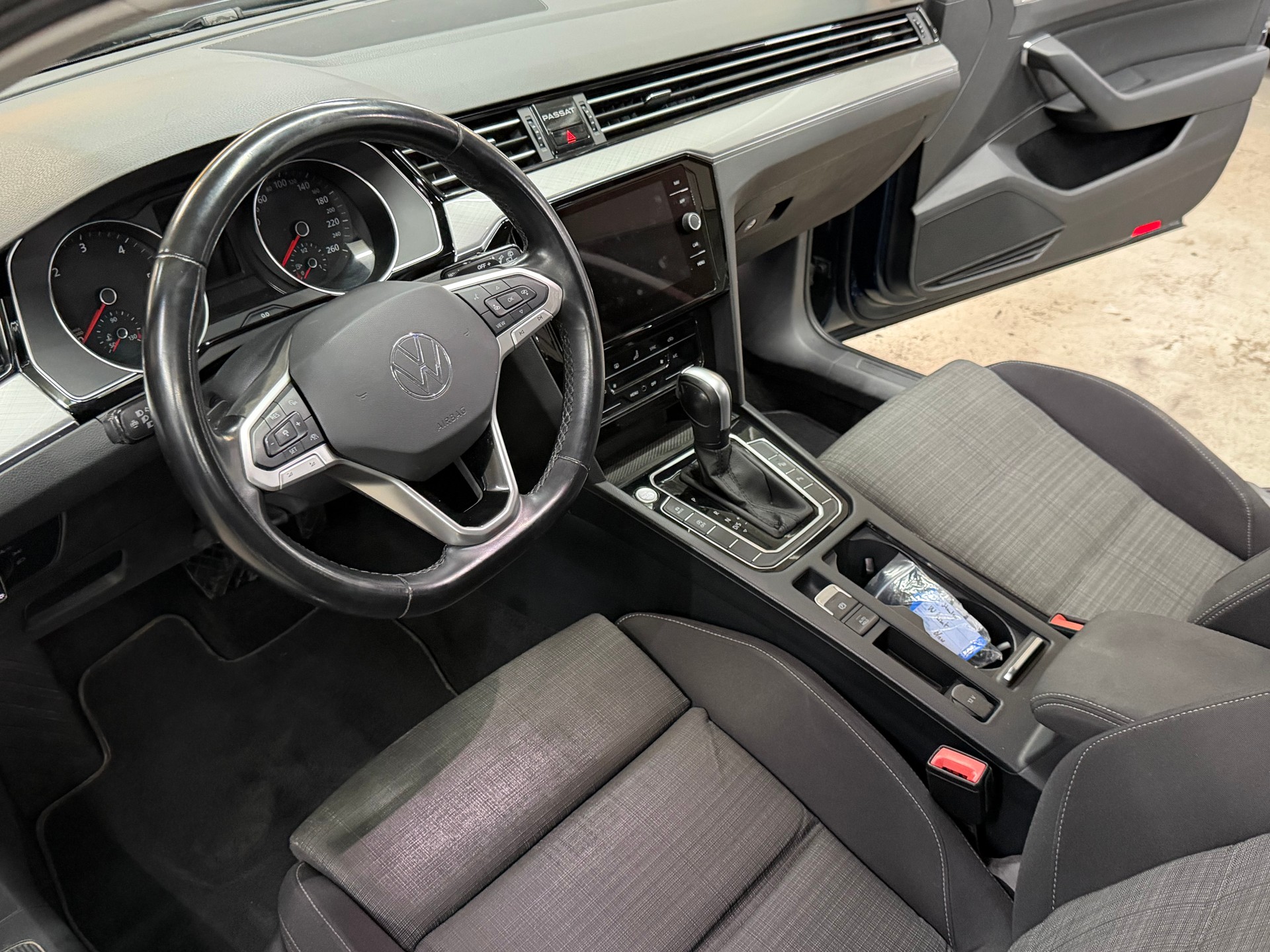 VW Passat 2.0 TDI BMT Business DSG-image-14