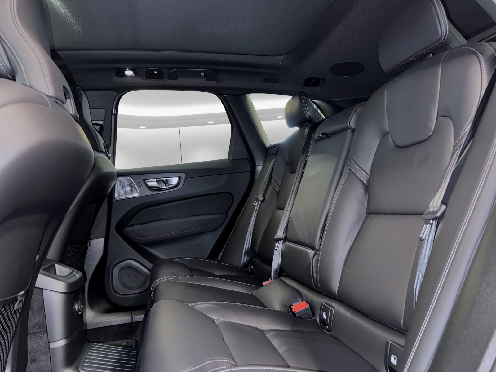 VOLVO XC60 2.0 T8 TE Ultra Dark eAWD-image-13