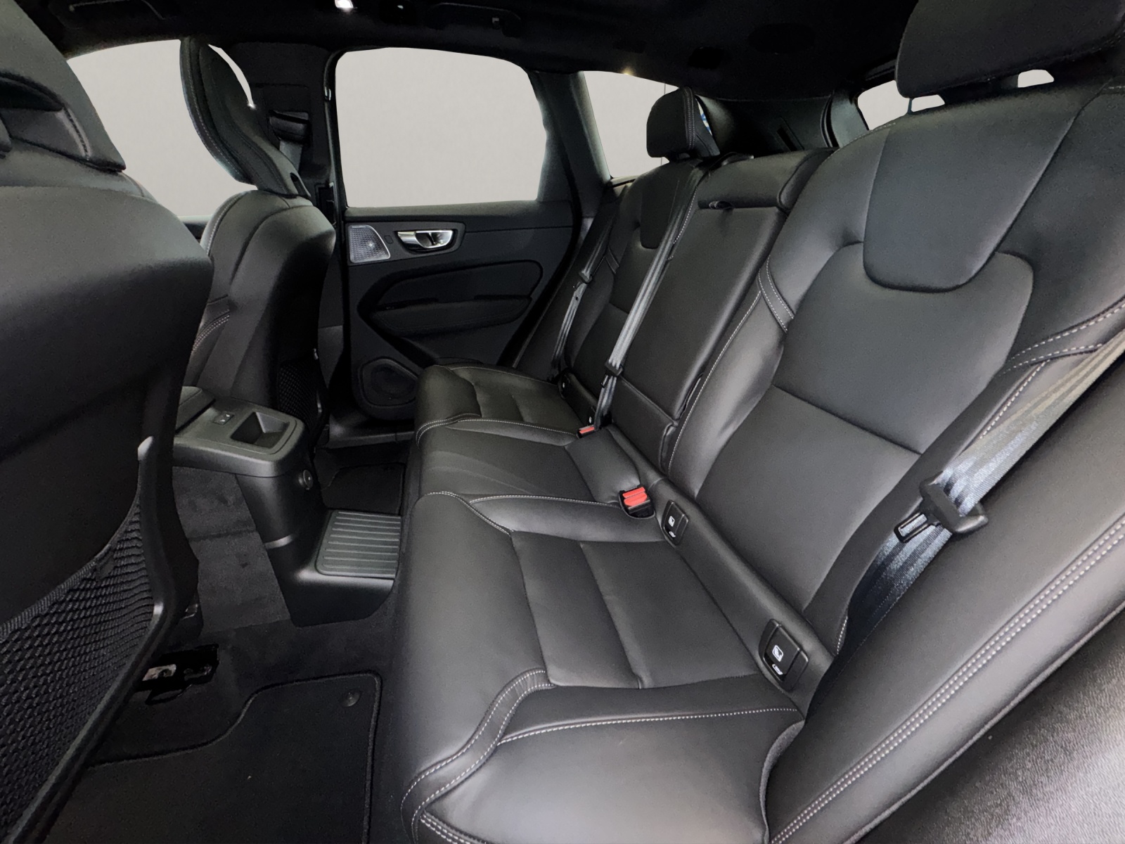 VOLVO XC60 2.0 T8 TE Ultra Dark eAWD-image-14