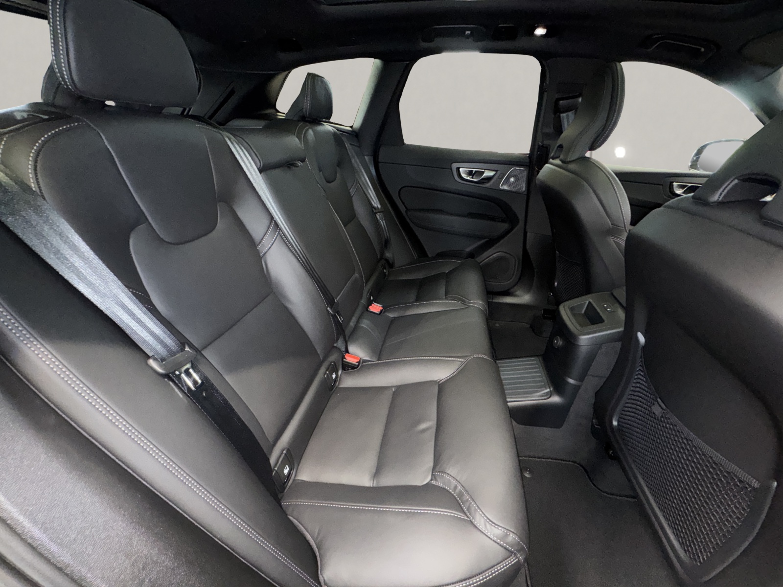VOLVO XC60 2.0 T8 TE Ultra Dark eAWD-image-13