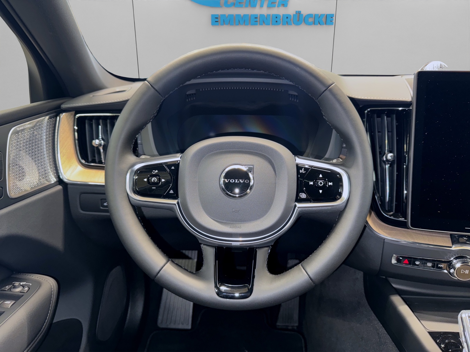 VOLVO XC60 2.0 T8 TE Ultra Dark eAWD-image-11