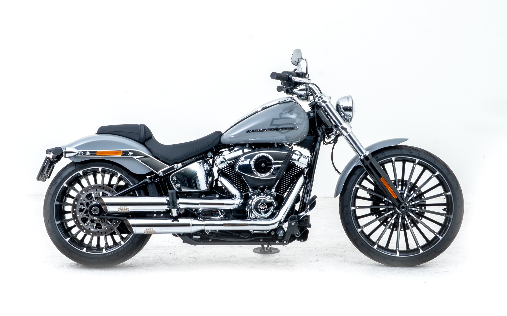 HARLEY-DAVIDSON FXBR Breakout 117ci-showroom-element-1