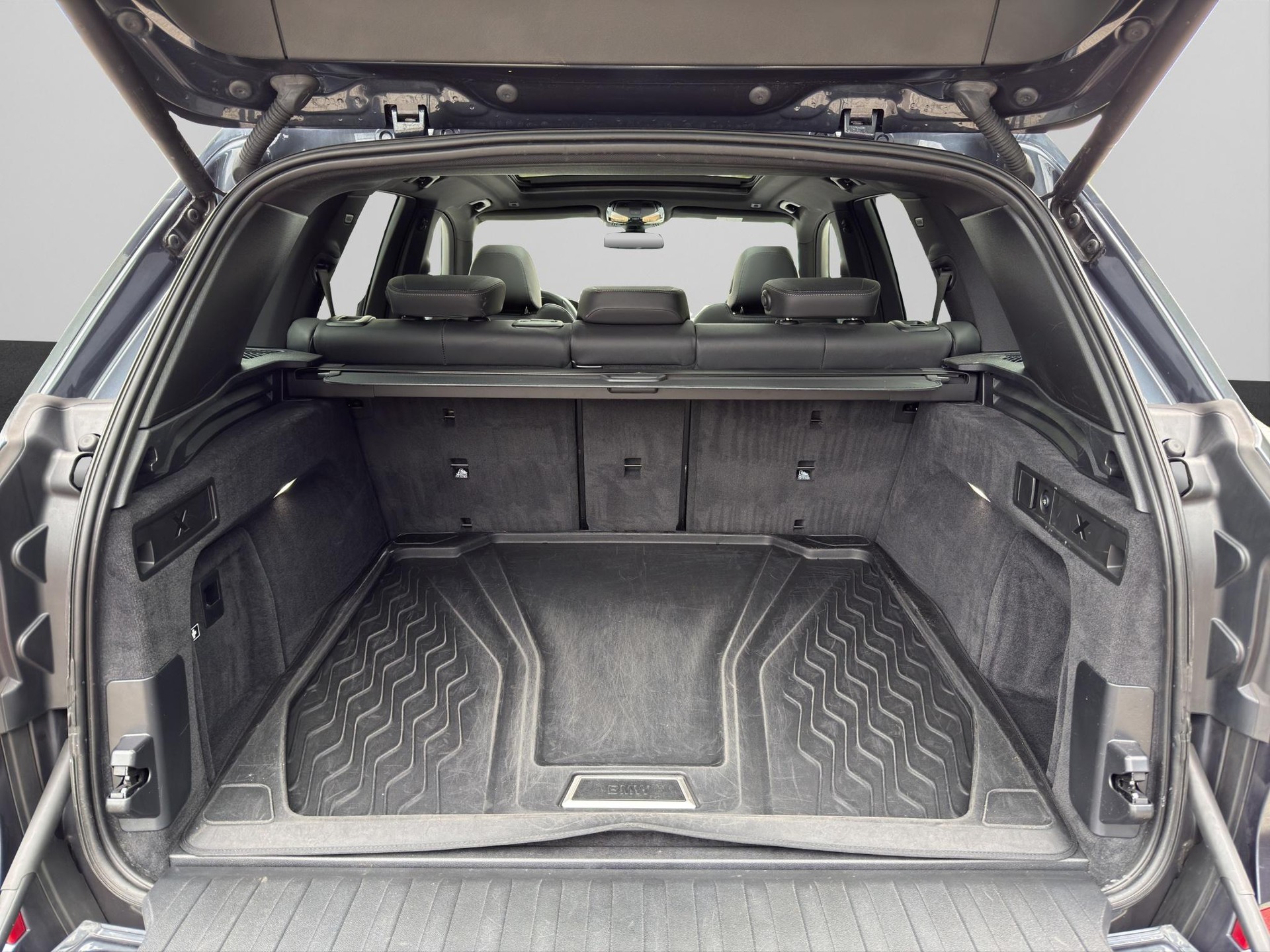 BMW X5 M50i xDrive-image-18