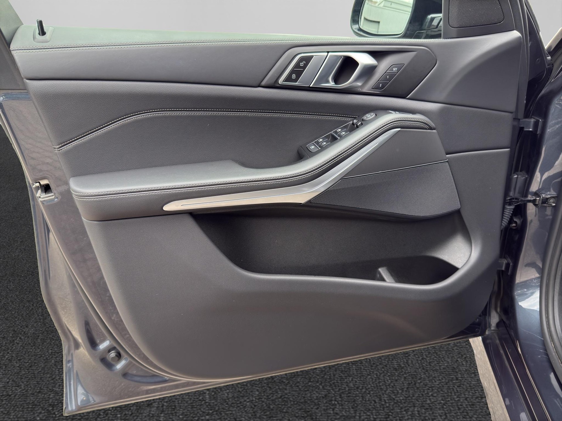 BMW X5 M50i xDrive-image-9