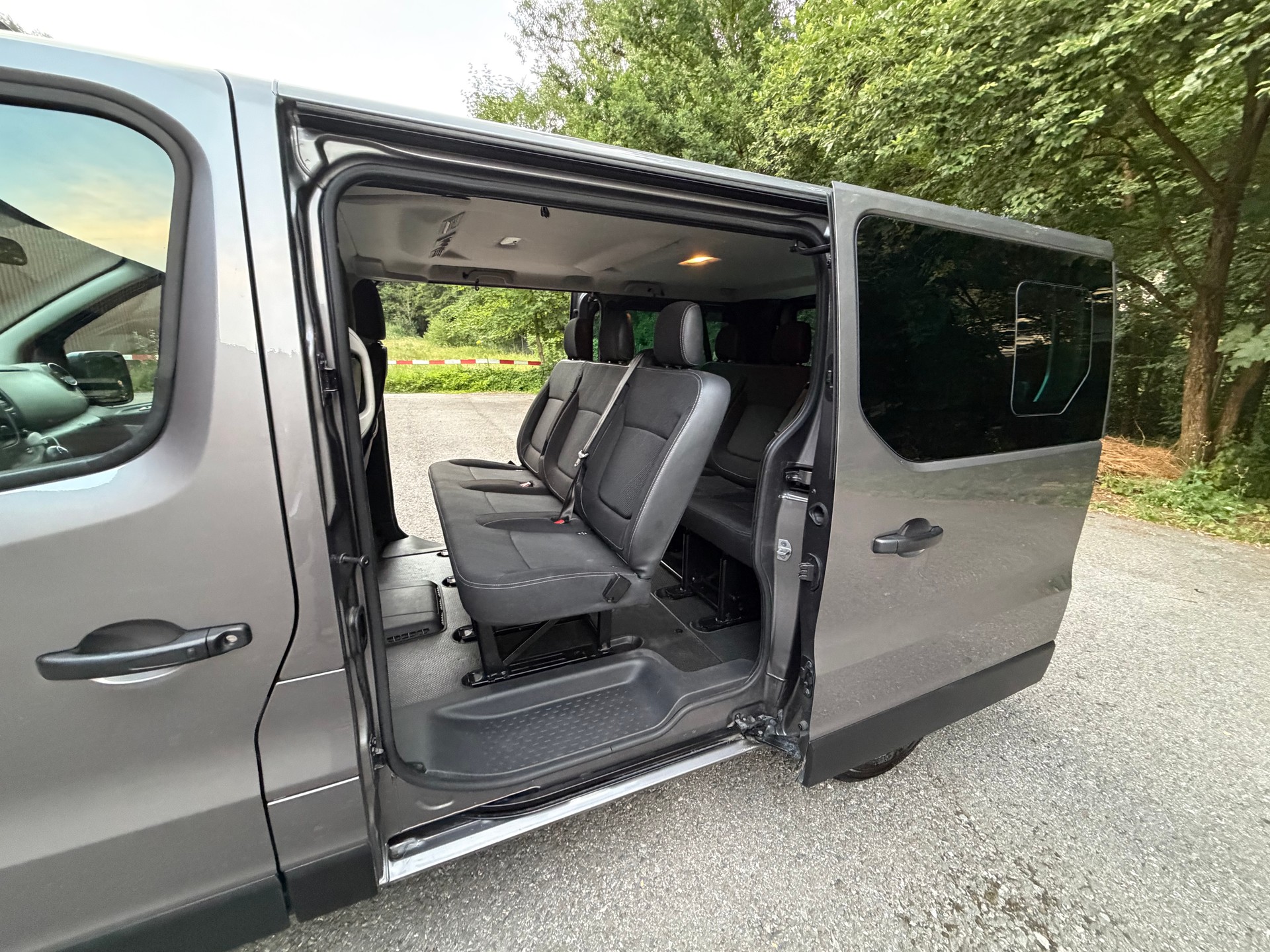 NISSAN NV300 dCi 145 2.7 L1H1 Comfort 9Pl.-image-8
