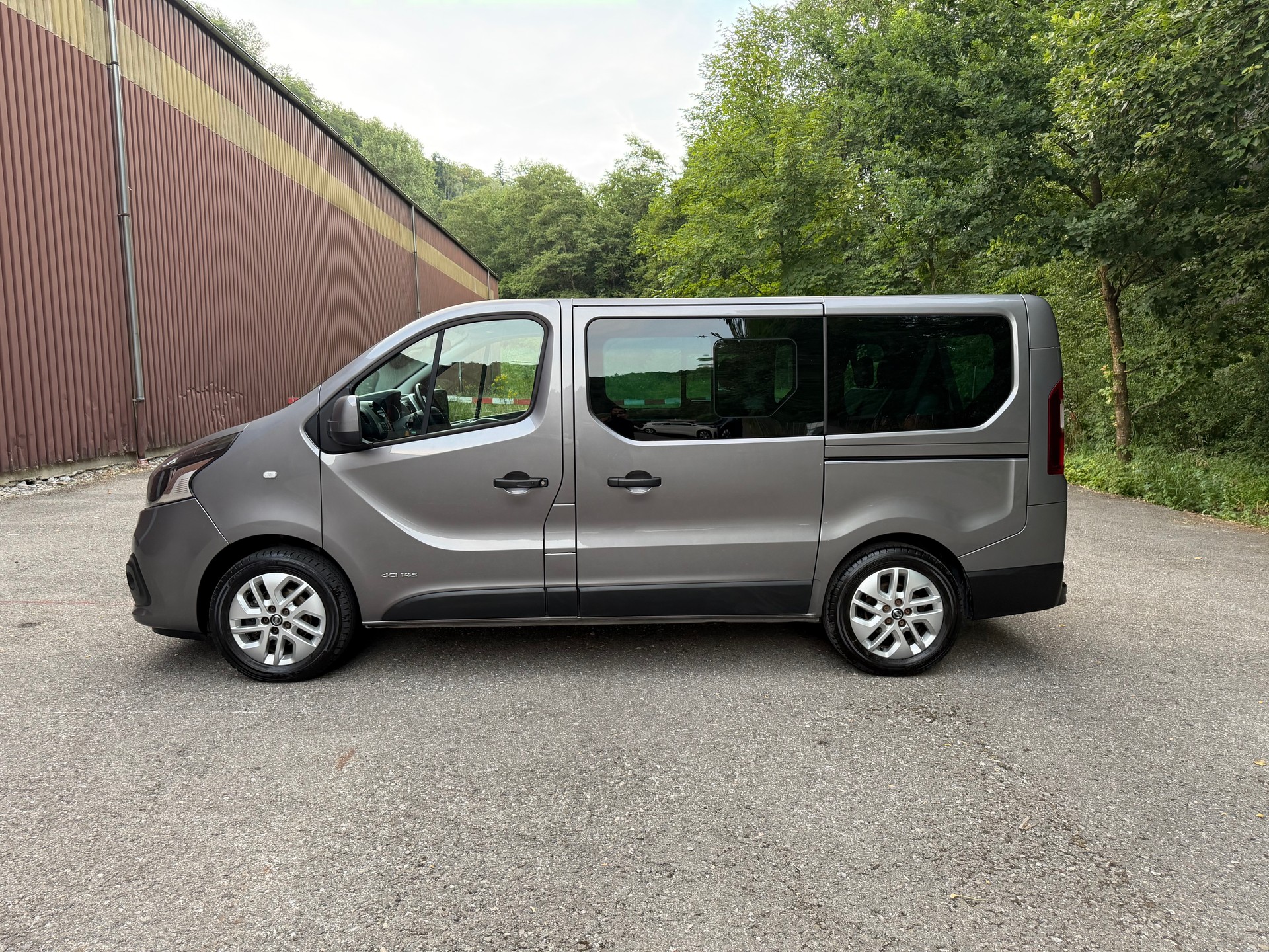 NISSAN NV300 dCi 145 2.7 L1H1 Comfort 9Pl.-image-2