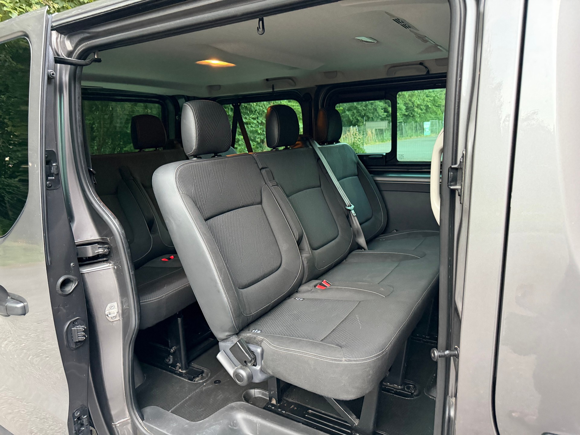 NISSAN NV300 dCi 145 2.7 L1H1 Comfort 9Pl.-image-6
