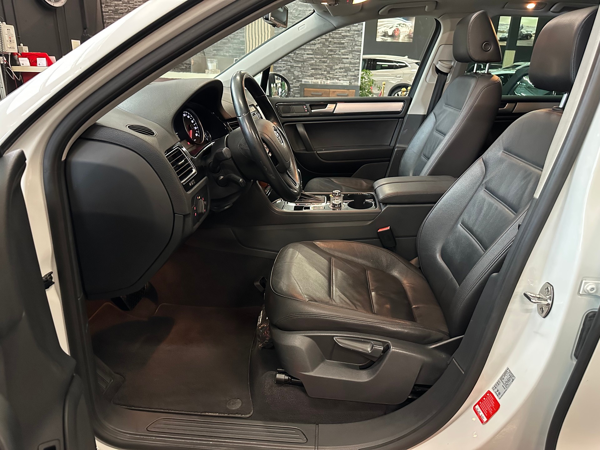 VW Touareg 3.0 TDI BMT Edition X Tiptronic-image-9