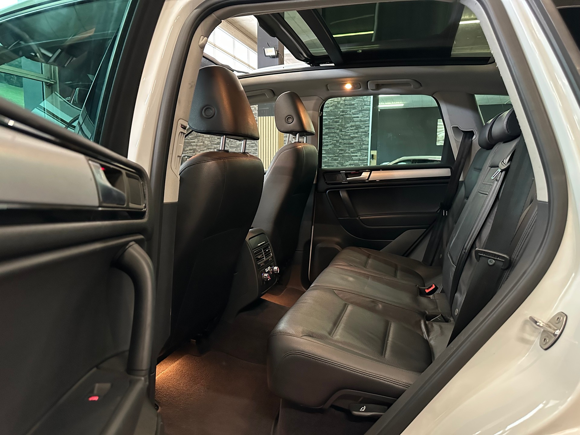 VW Touareg 3.0 TDI BMT Edition X Tiptronic-image-10