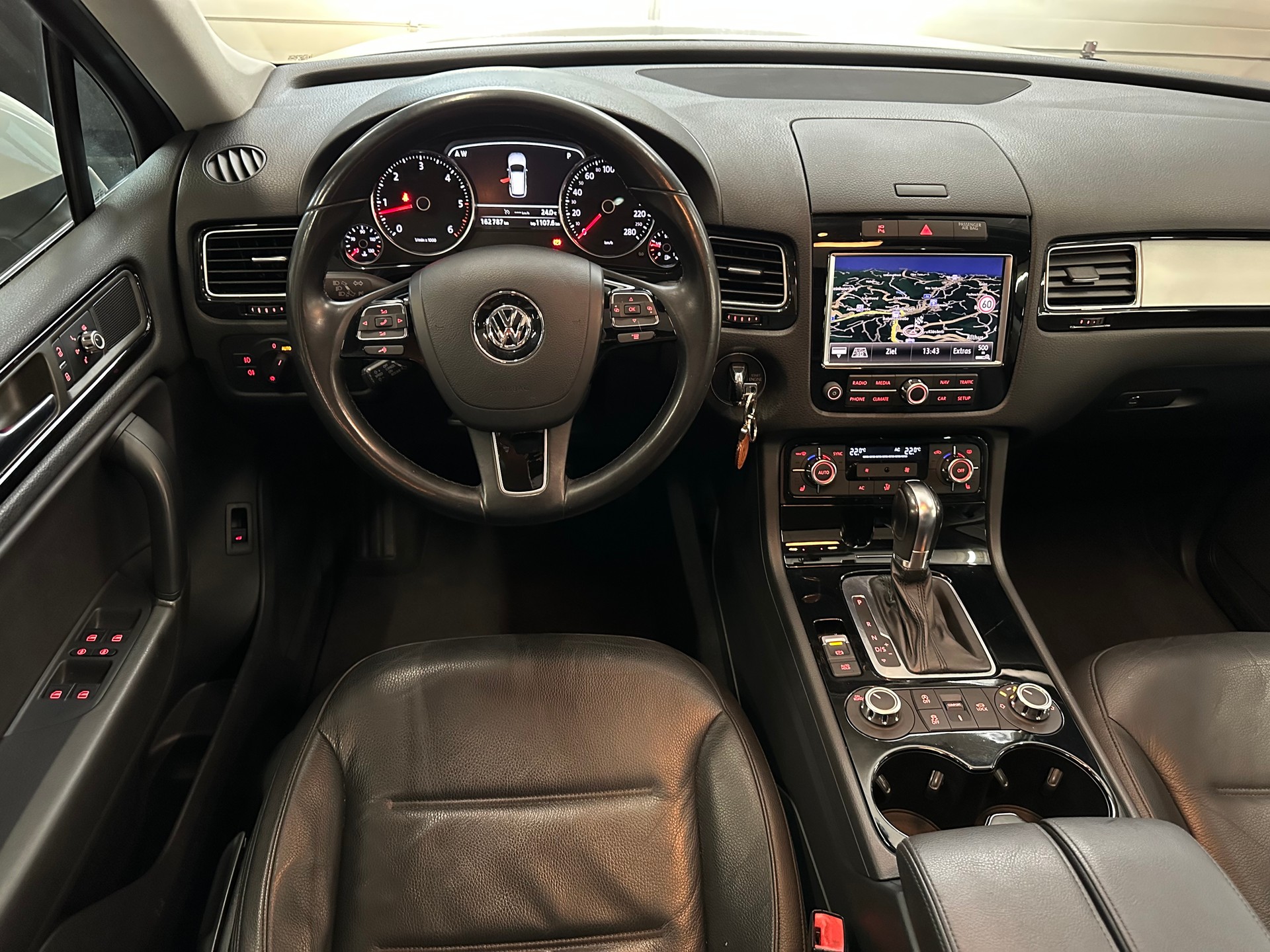 VW Touareg 3.0 TDI BMT Edition X Tiptronic-image-8