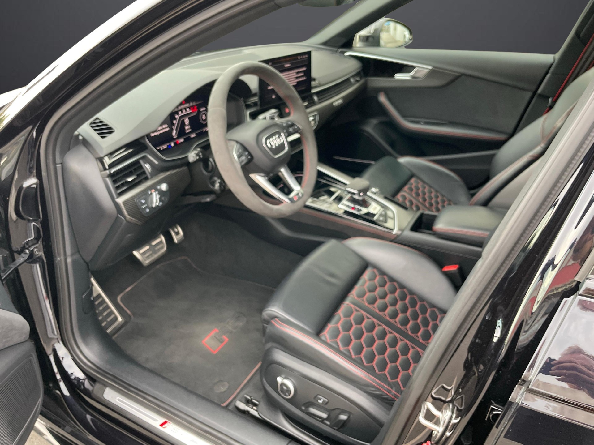 AUDI RS4 Avant 2.9 V6 TFSI quattro T-Tronic-image-6