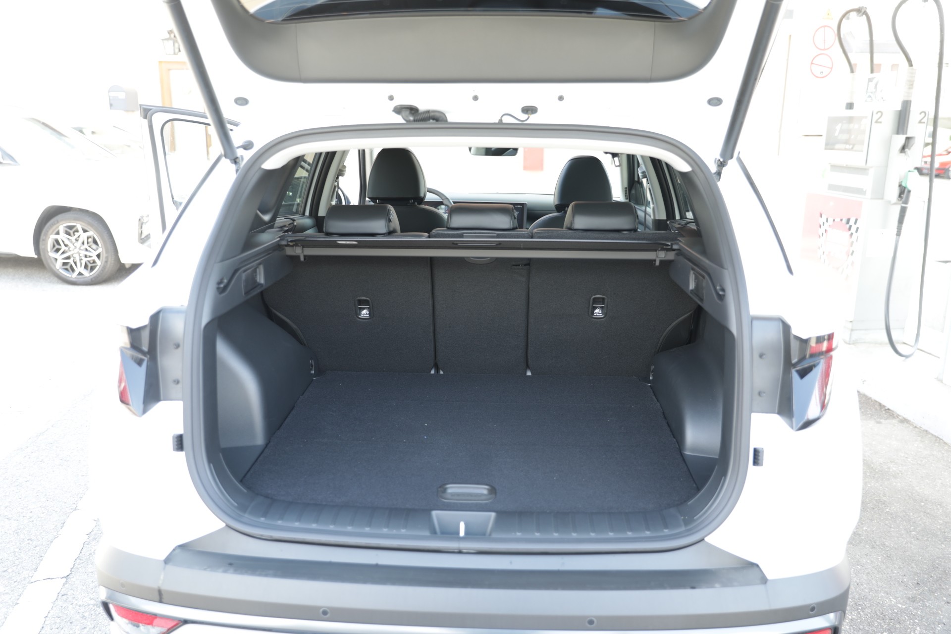 HYUNDAI Tucson 1.6 TGDI HEV Vertex 4WD Swiss Edition-image-23