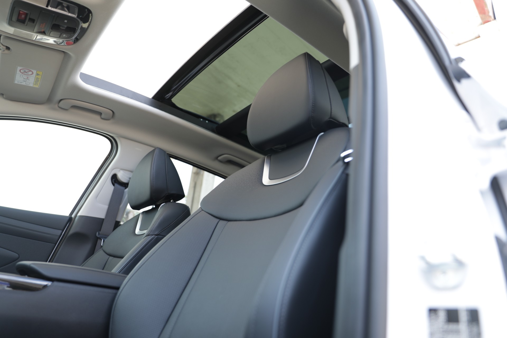 HYUNDAI Tucson 1.6 TGDI HEV Vertex 4WD Swiss Edition-image-8