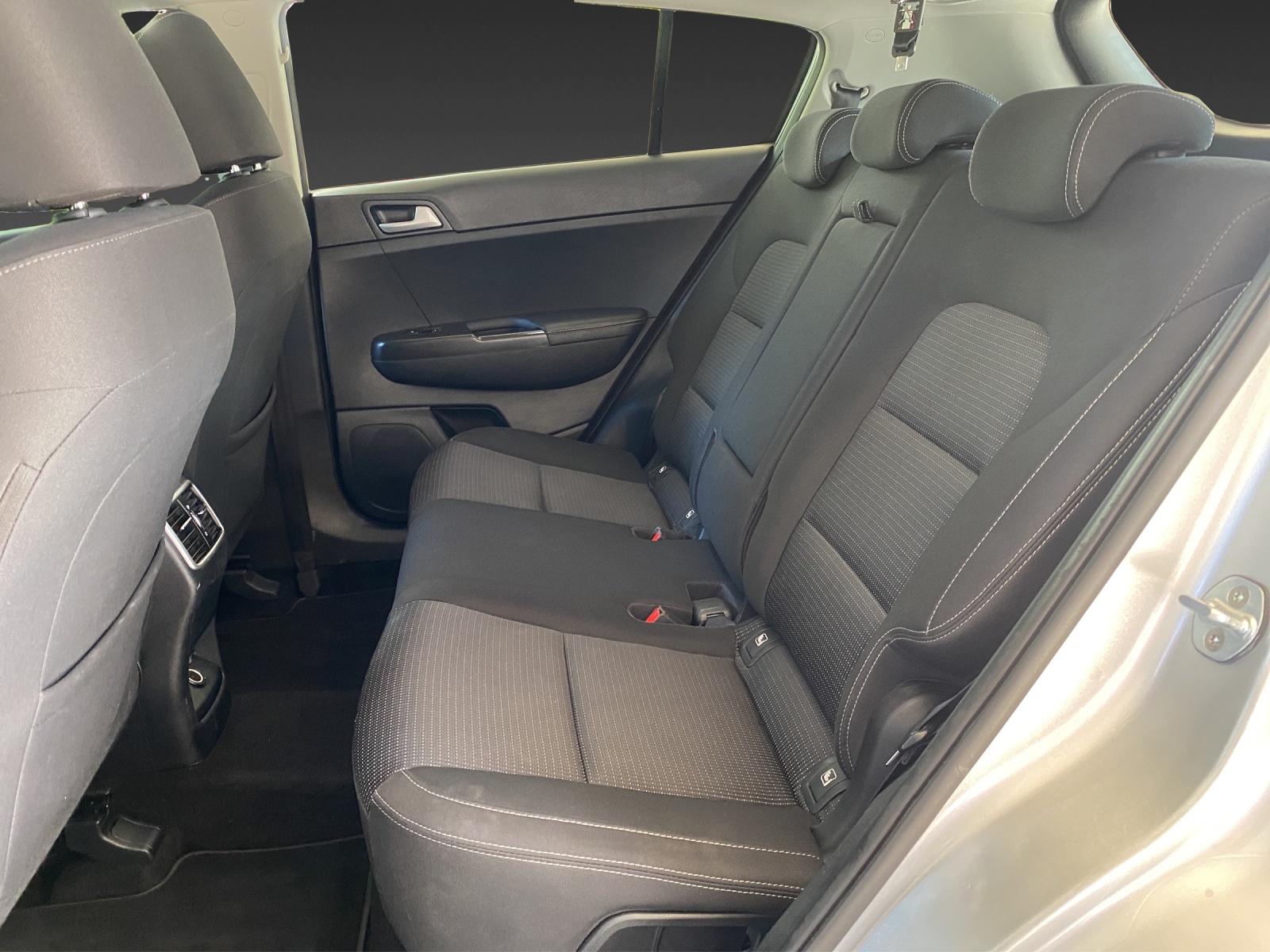 KIA Sportage 1.6CRDi Trend 4WD Automat-image-17