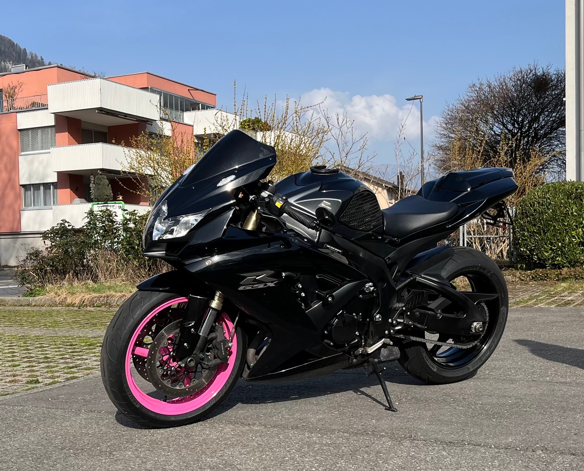 SUZUKI GSX-R 600 K8-image-1