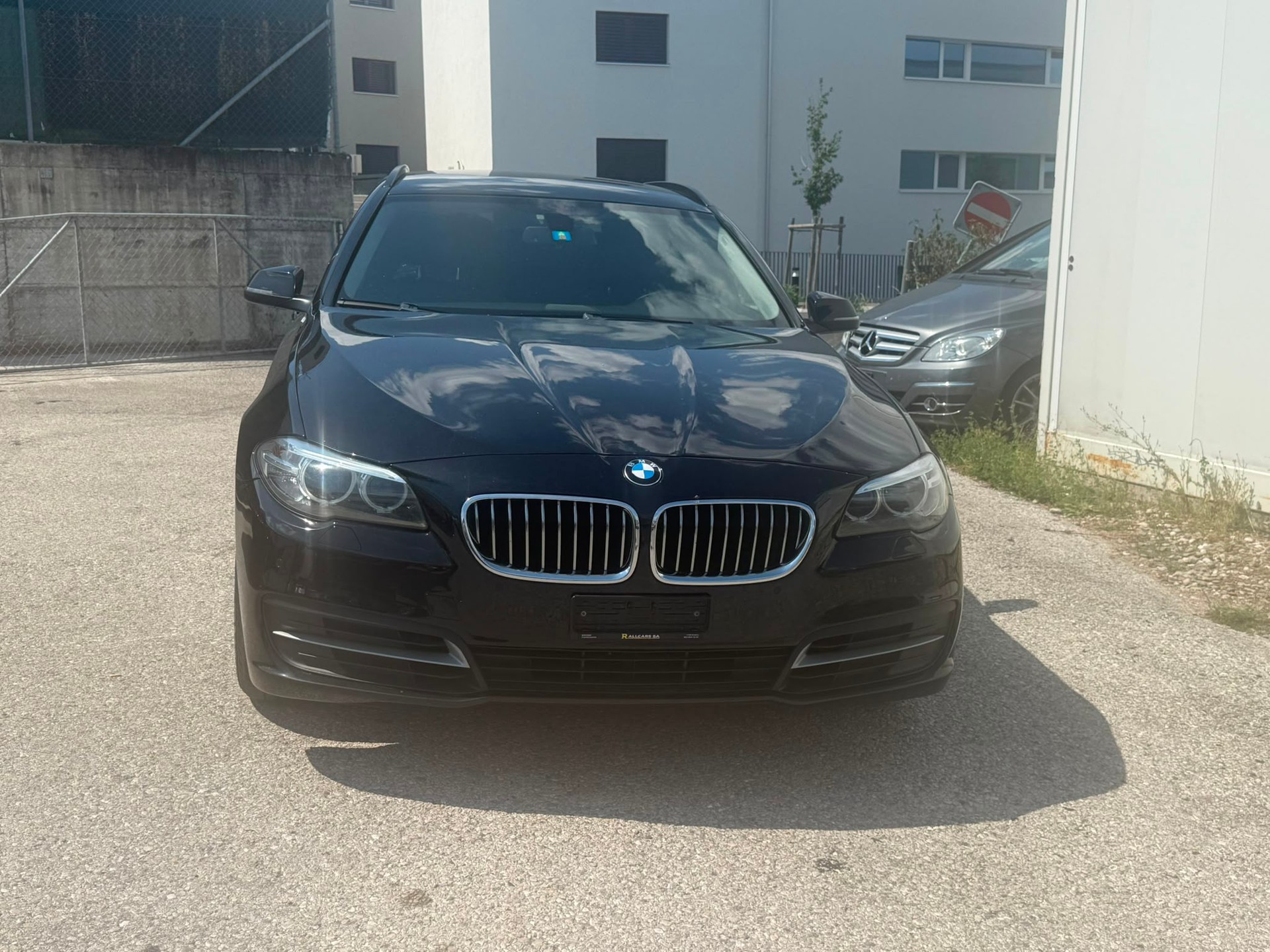 BMW 520d Touring xDrive Luxury Line Steptronic-image-1