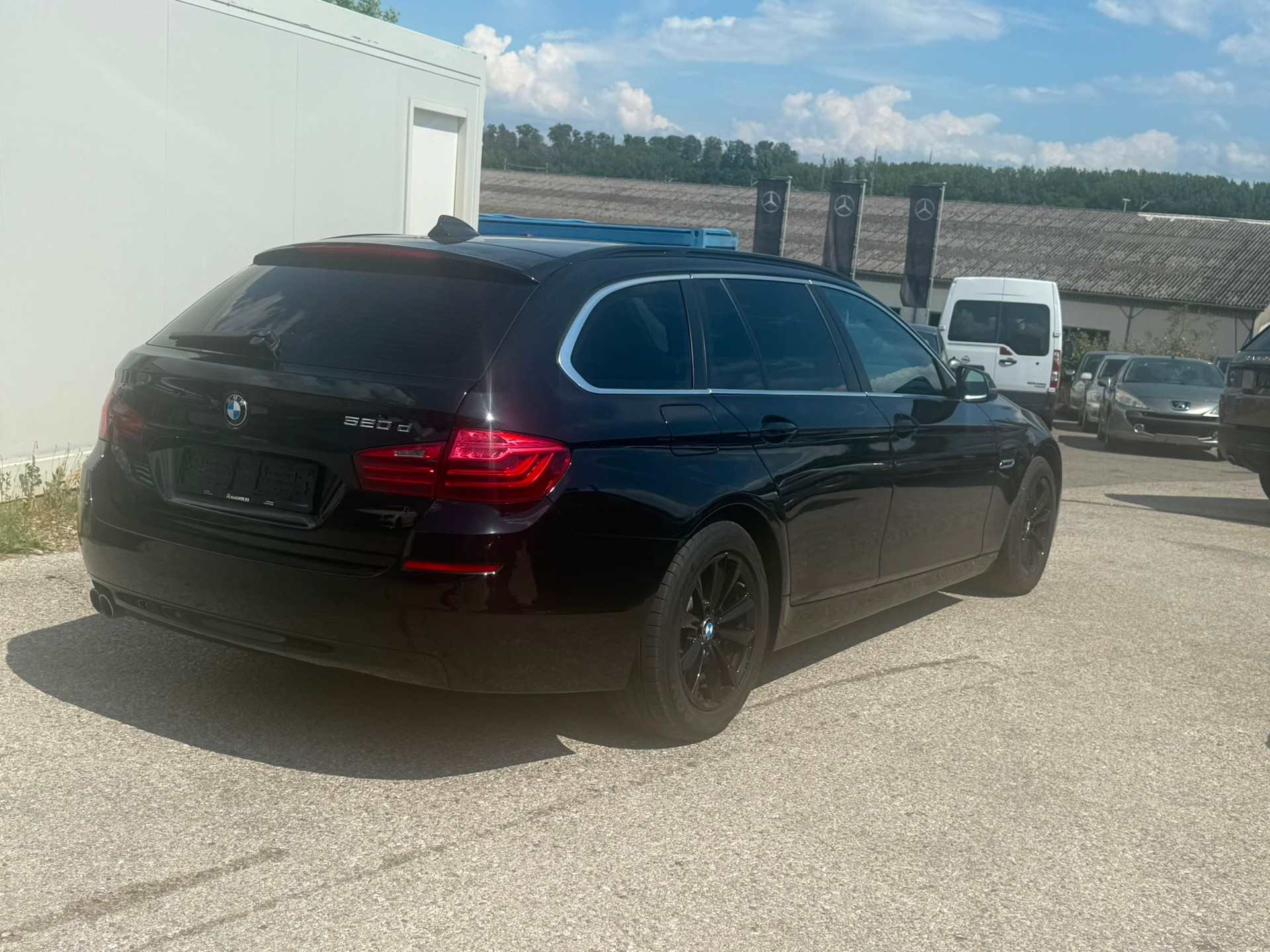 BMW 520d Touring xDrive Luxury Line Steptronic-image-2