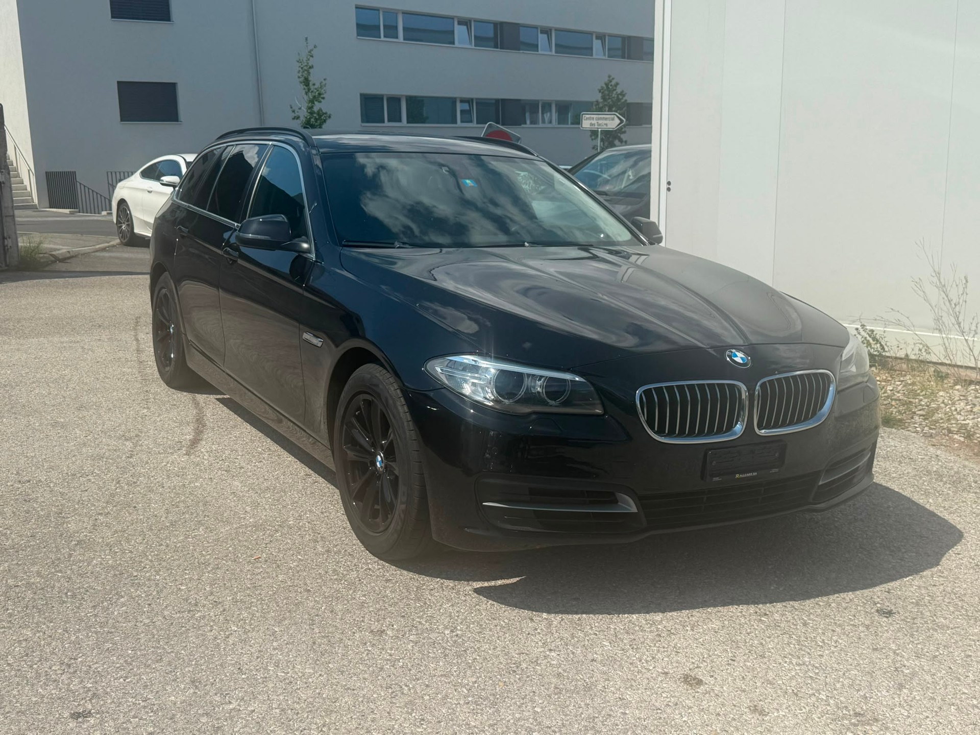 BMW 520d Touring xDrive Luxury Line Steptronic-image-3
