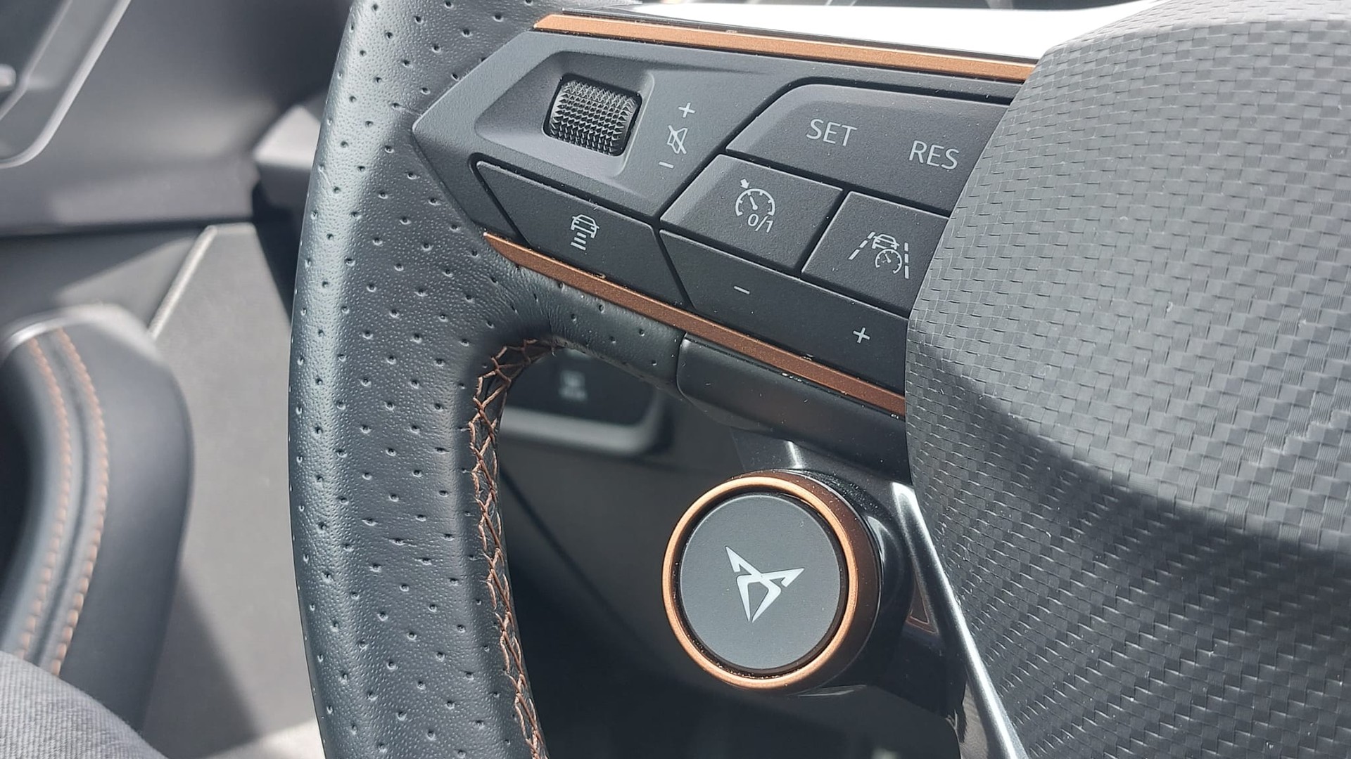 CUPRA Formentor 2.0TSI 310 VZ 4x4 mit AHKupplung 1,8to-image-16