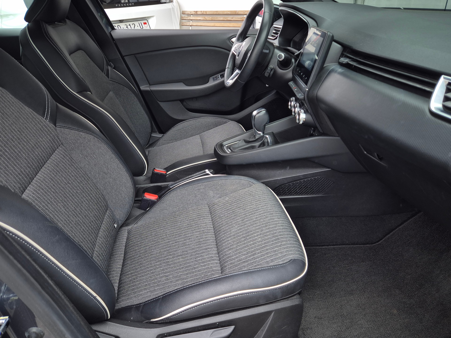 RENAULT Clio 1.6 E-Tech Intens-image-13