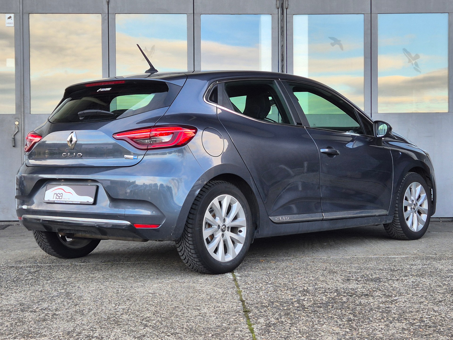 RENAULT Clio 1.6 E-Tech Intens-image-5