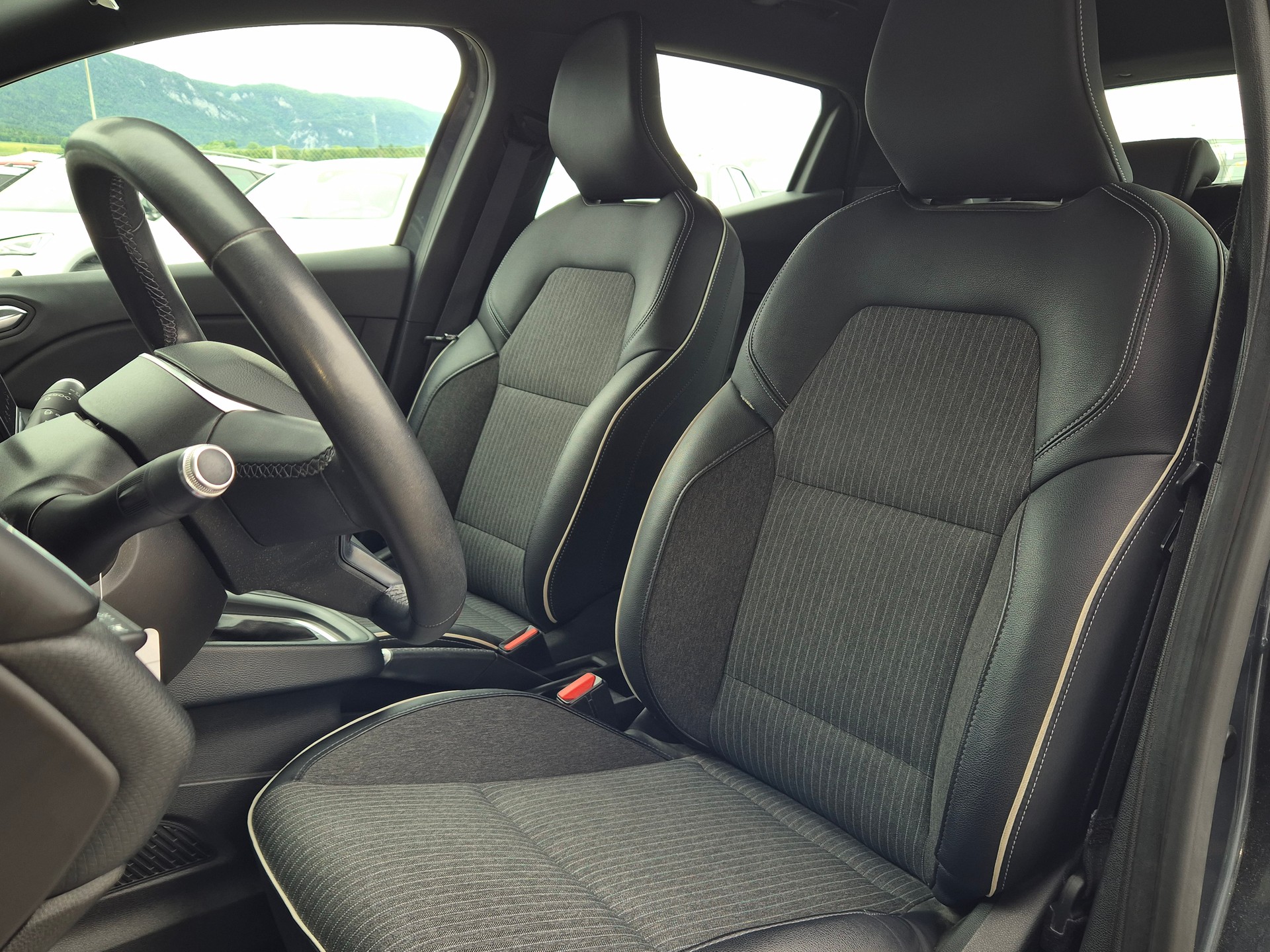RENAULT Clio 1.6 E-Tech Intens-image-12
