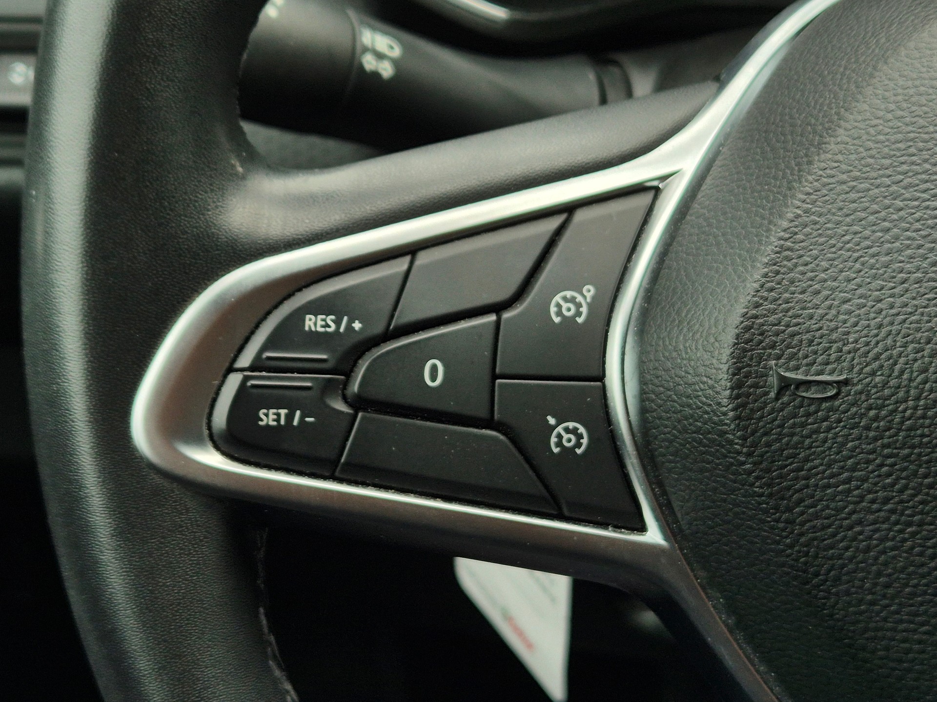 RENAULT Clio 1.6 E-Tech Intens-image-16