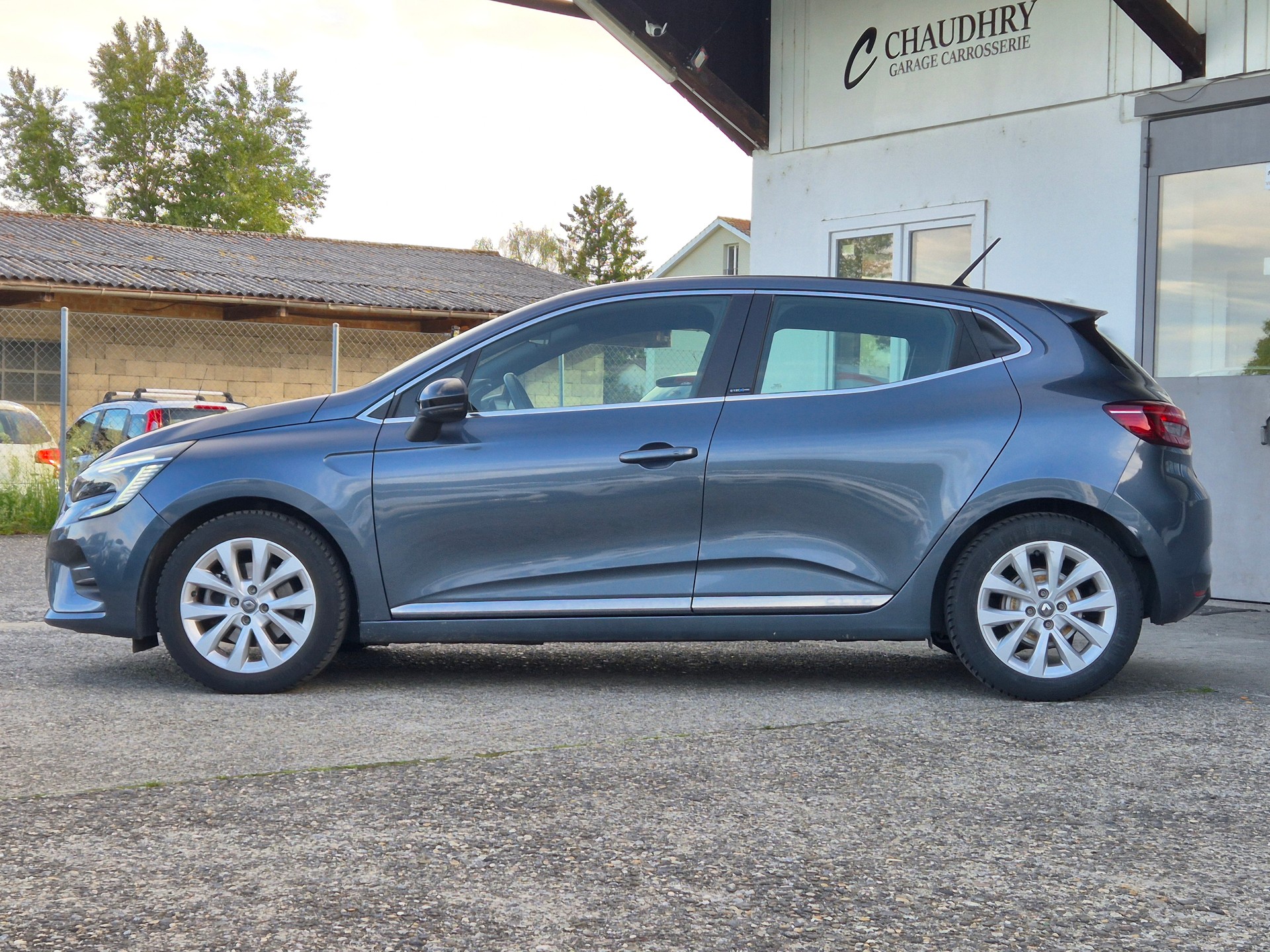 RENAULT Clio 1.6 E-Tech Intens-image-9