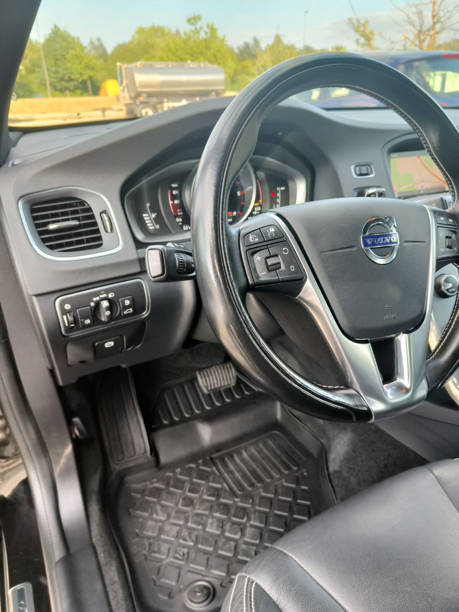 VOLVO 2.0 D3 TOP ZUSTAND! Preis verhandelbar, auf Anfrage ab MFK.-image-4