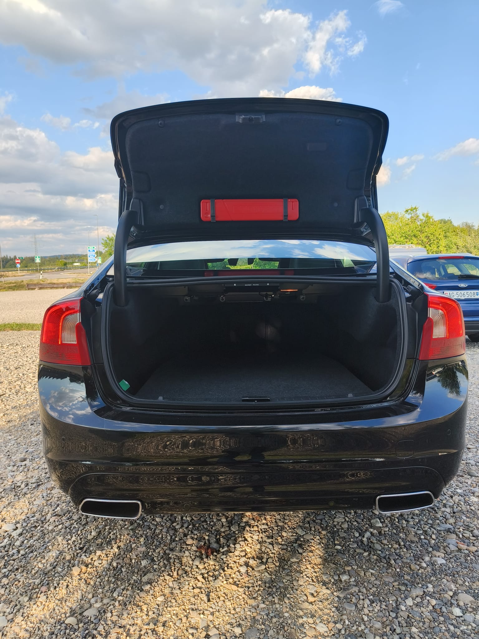 VOLVO 2.0 D3 TOP ZUSTAND! Preis verhandelbar, auf Anfrage ab MFK.-image-2