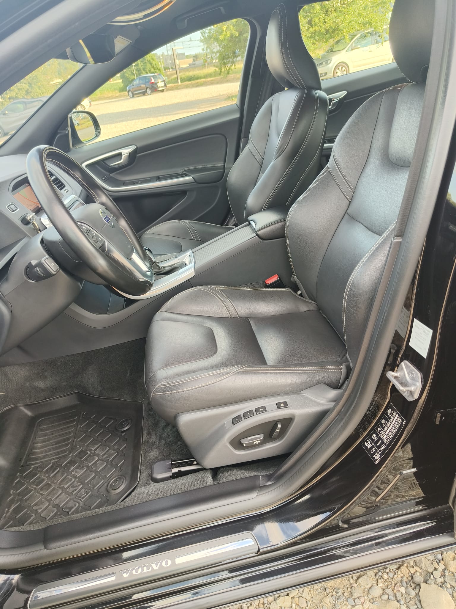 VOLVO 2.0 D3 TOP ZUSTAND! Preis verhandelbar, auf Anfrage ab MFK.-image-5