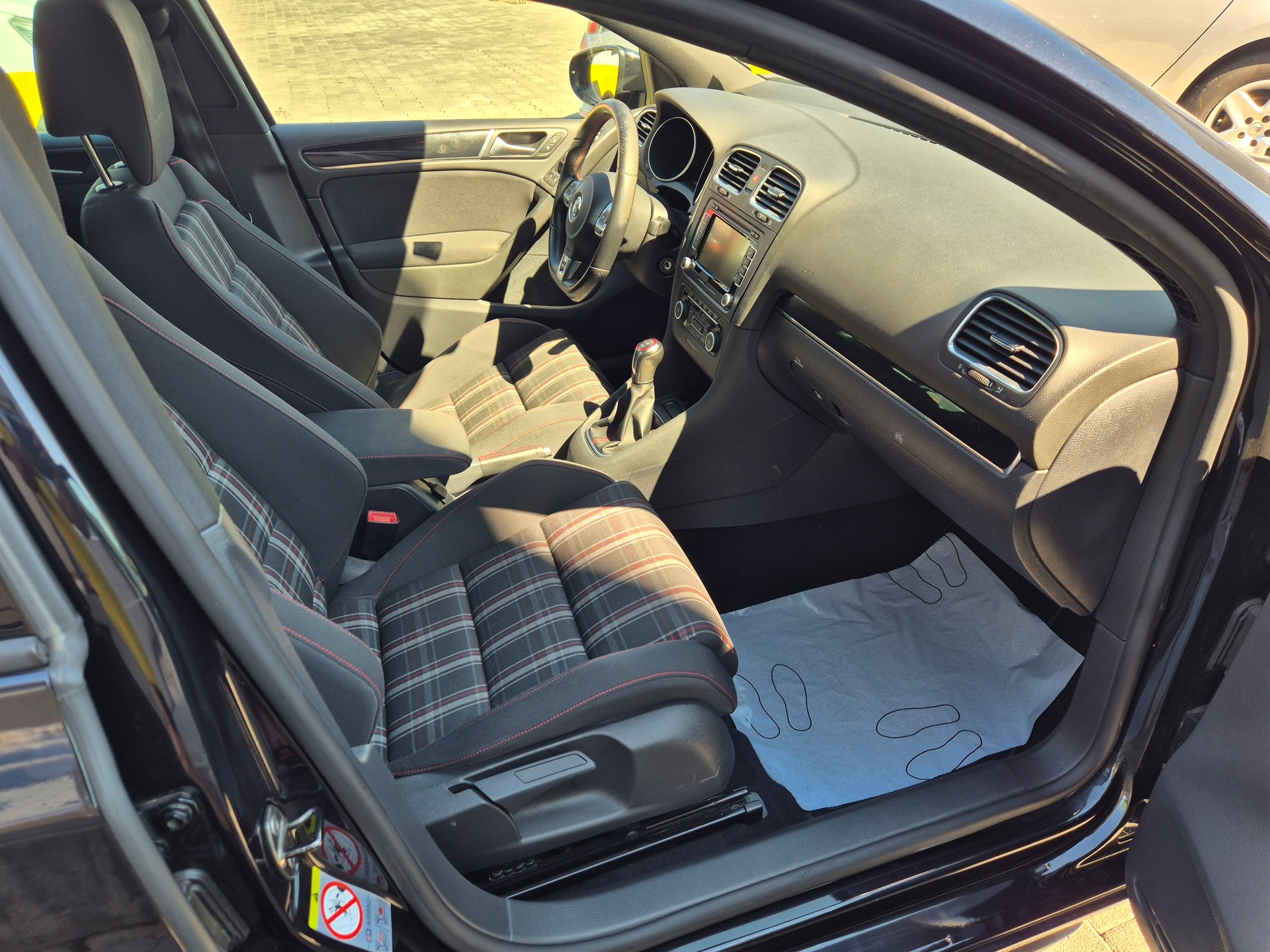 VW Golf 2.0 TSI GTI Edition-image-8
