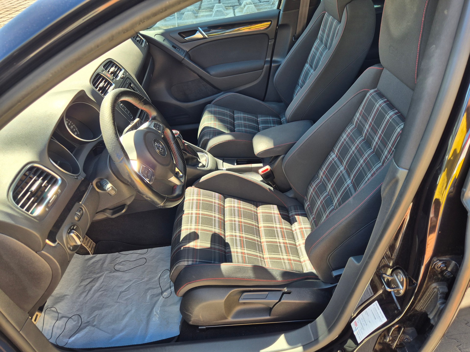 VW Golf 2.0 TSI GTI Edition-image-9