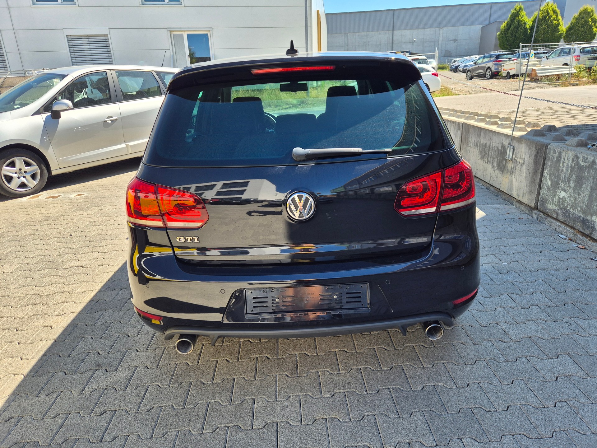 VW Golf 2.0 TSI GTI Edition-image-2