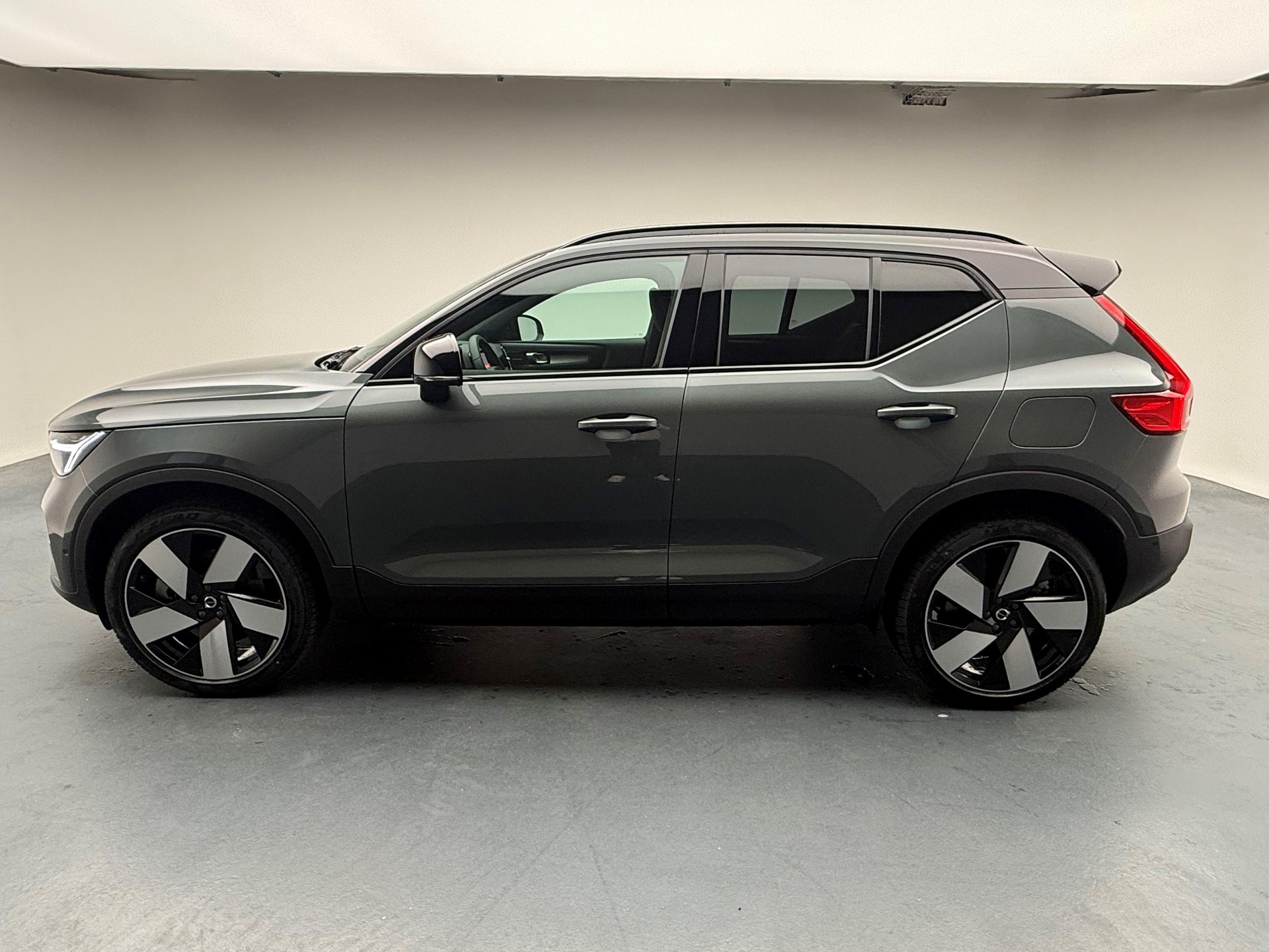 VOLVO EX40 Twin Ultra AWD-image-1