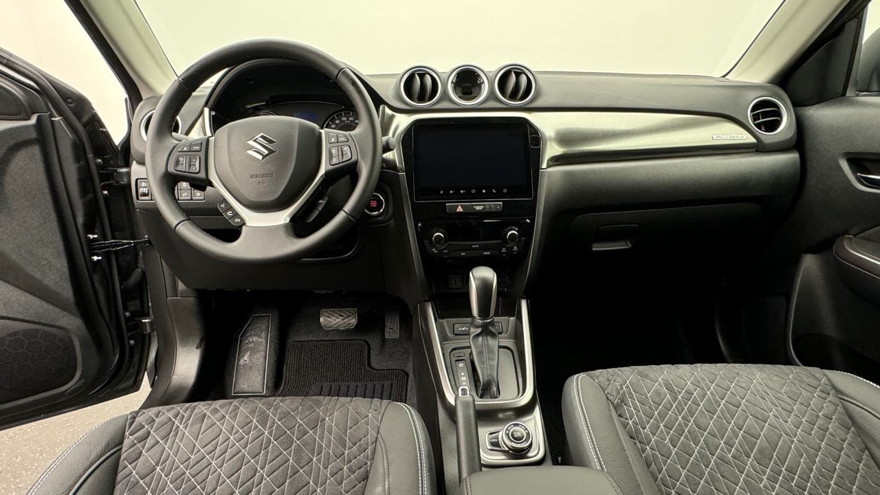 SUZUKI Vitara 1.4 Boosterjet Compact Top 4x4 Hybrid Automatic-image-5