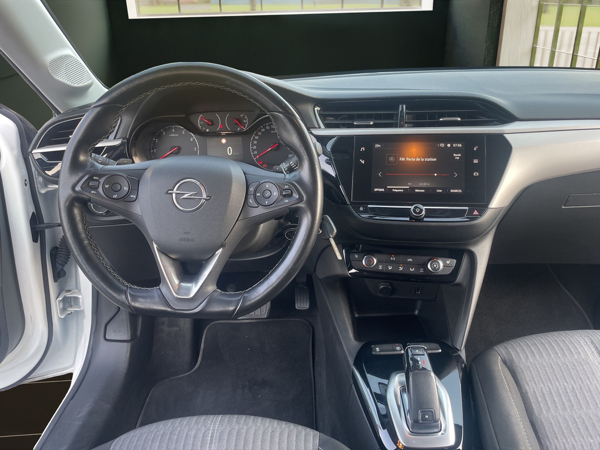 OPEL Corsa 1.2 TP Edition-image-10