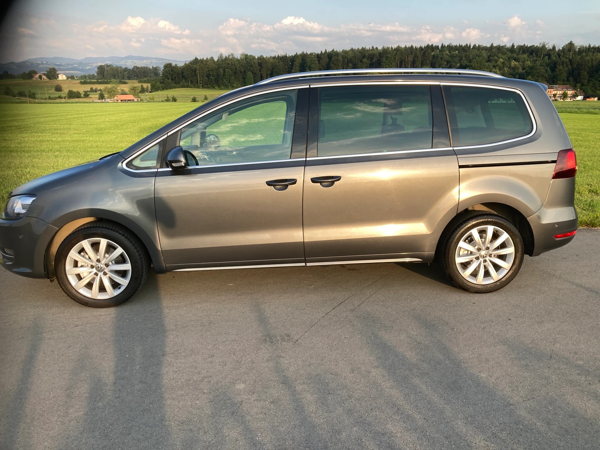 VW Sharan 2.0 TDI BMT Highline 4Motion DSG 7 Sitzer-image-4