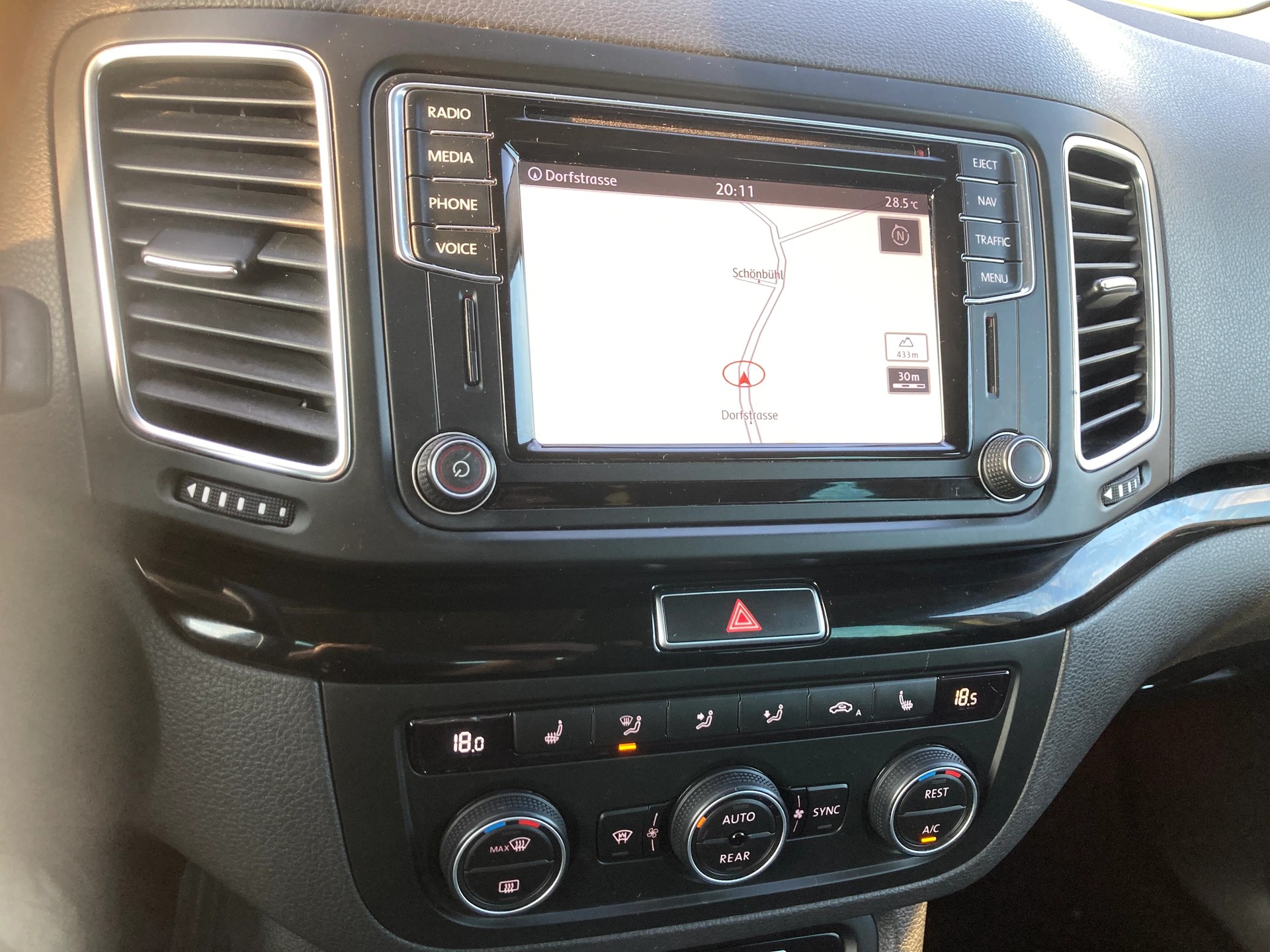 VW Sharan 2.0 TDI BMT Highline 4Motion DSG 7 Sitzer-image-9