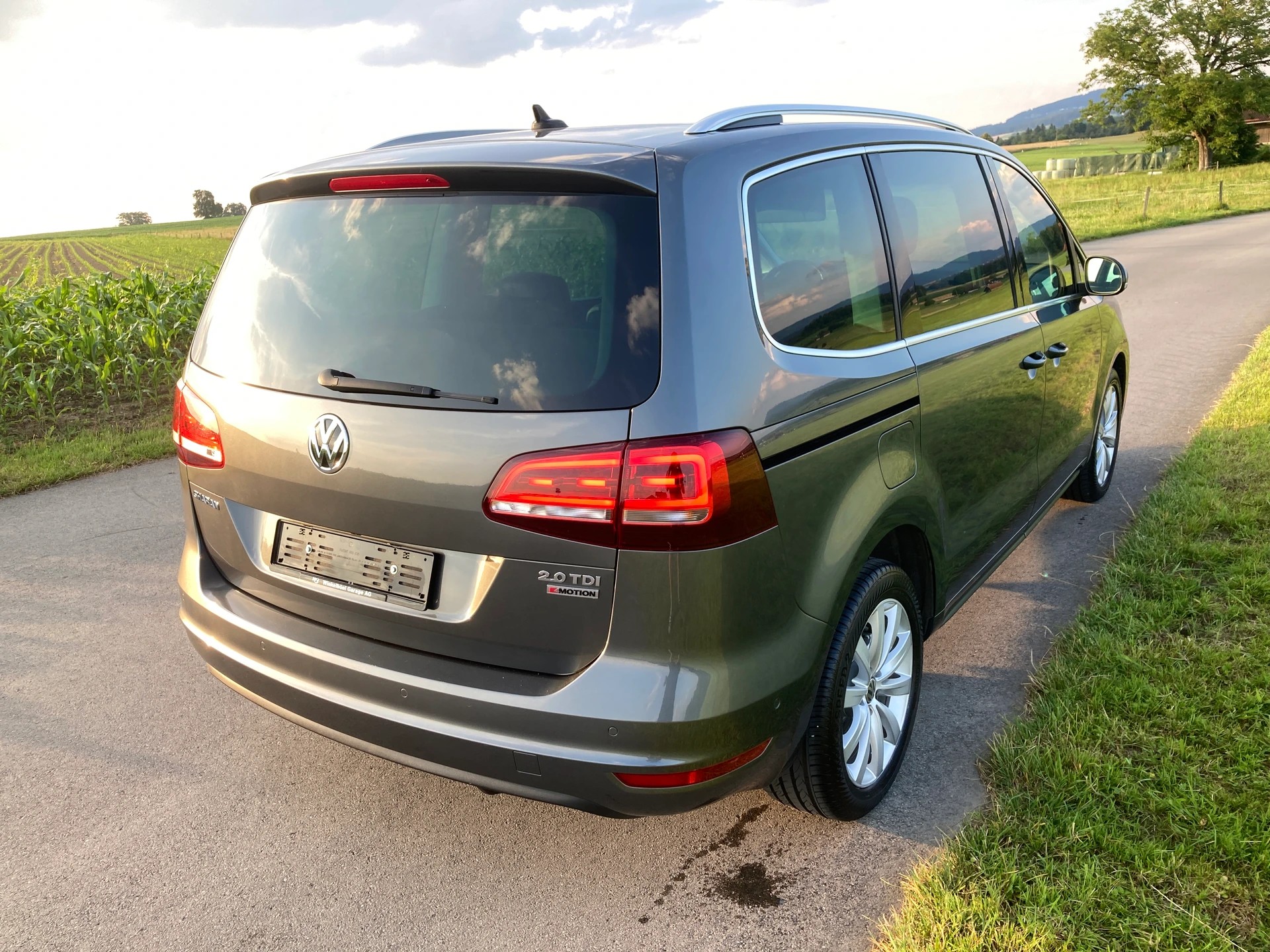 VW Sharan 2.0 TDI BMT Highline 4Motion DSG 7 Sitzer-image-2