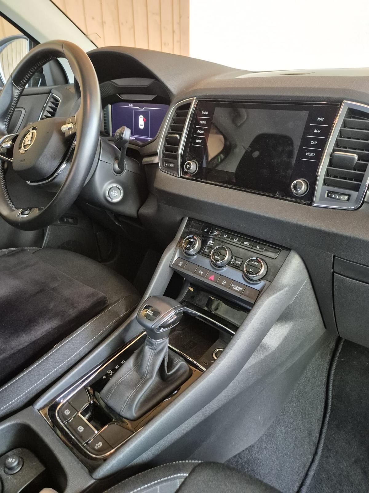 SKODA Karoq 1.5 TSI ACT SportLine DSG-image-5
