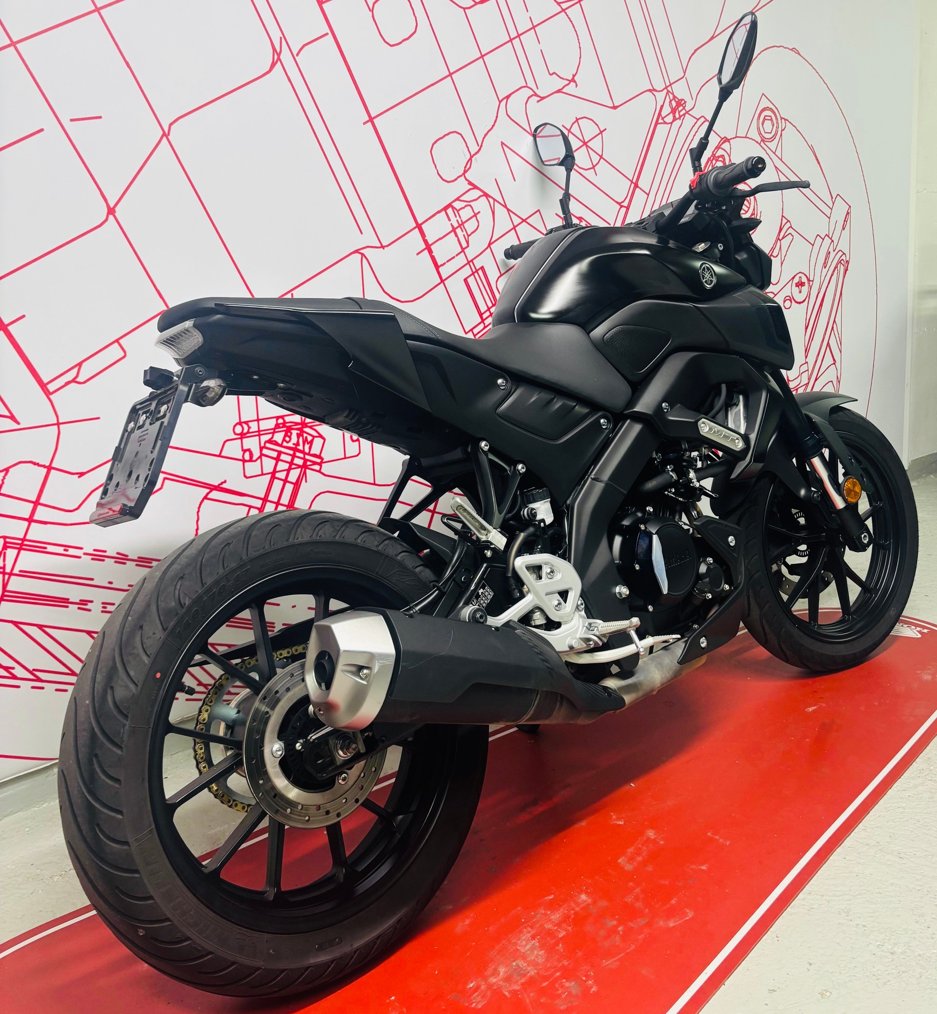 YAMAHA MT-125 ABS-showroom-element-2