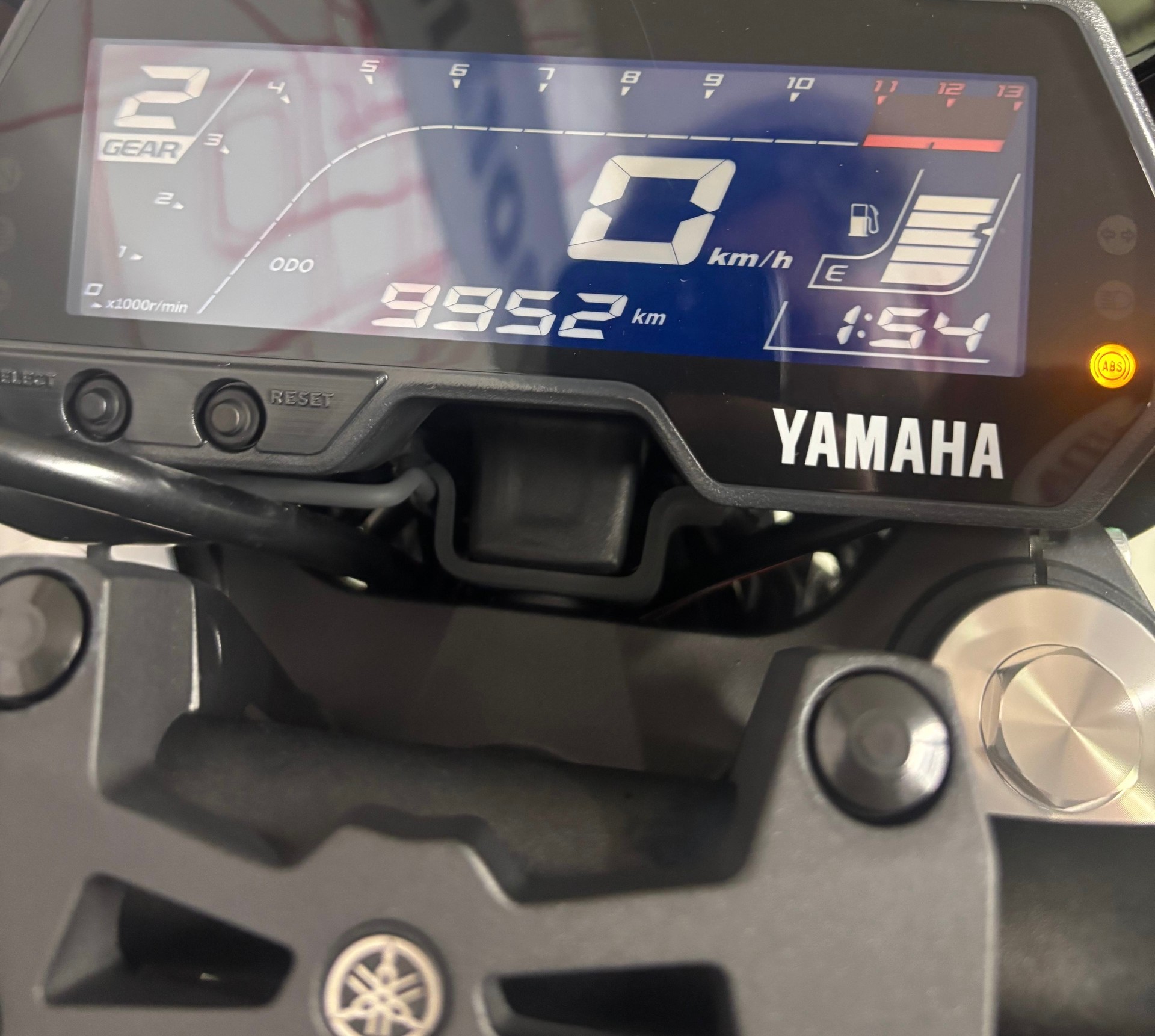 YAMAHA MT-125 ABS-showroom-element-3
